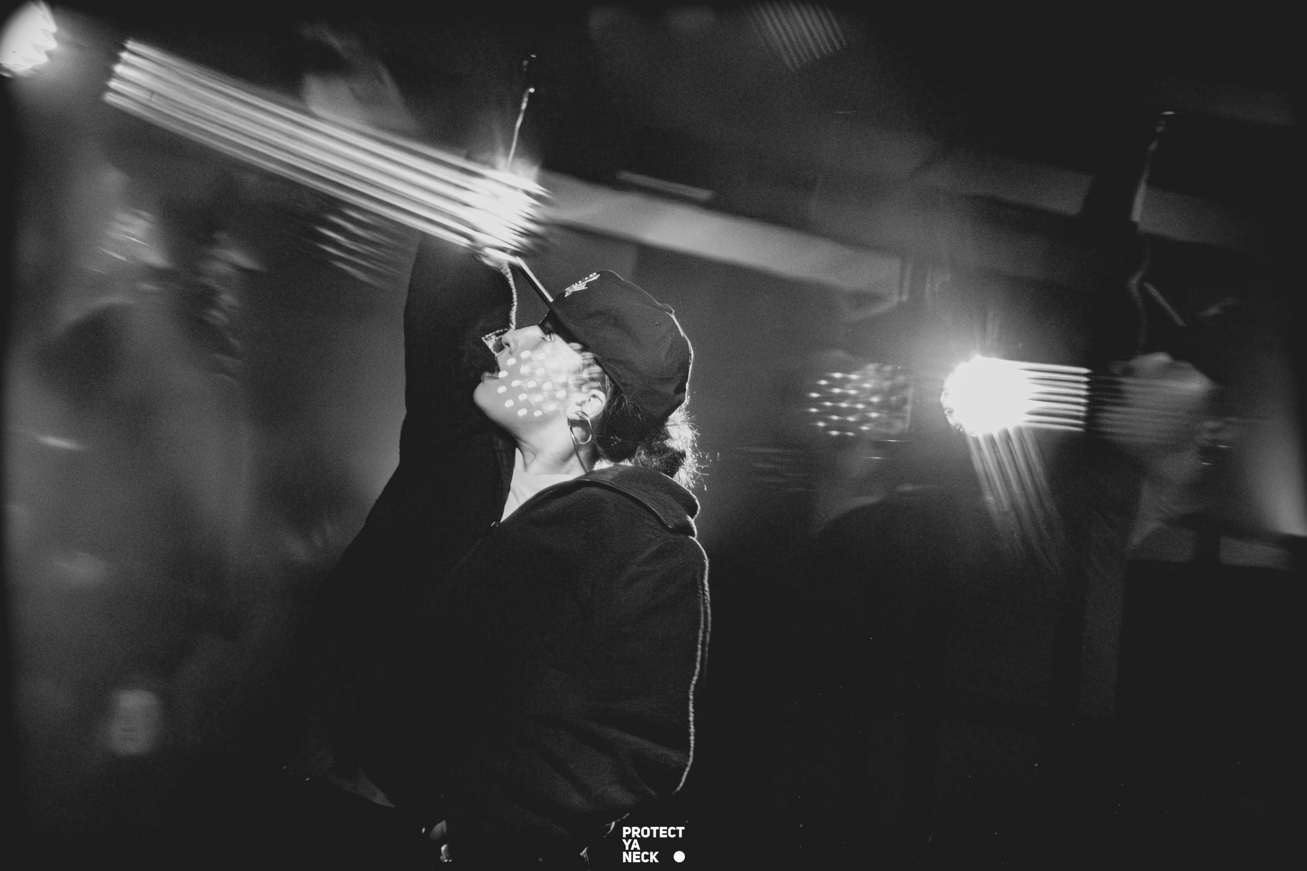 PROTECT YA NECK 22/03 (@youlovebu). Соня бу тебя сфоткала