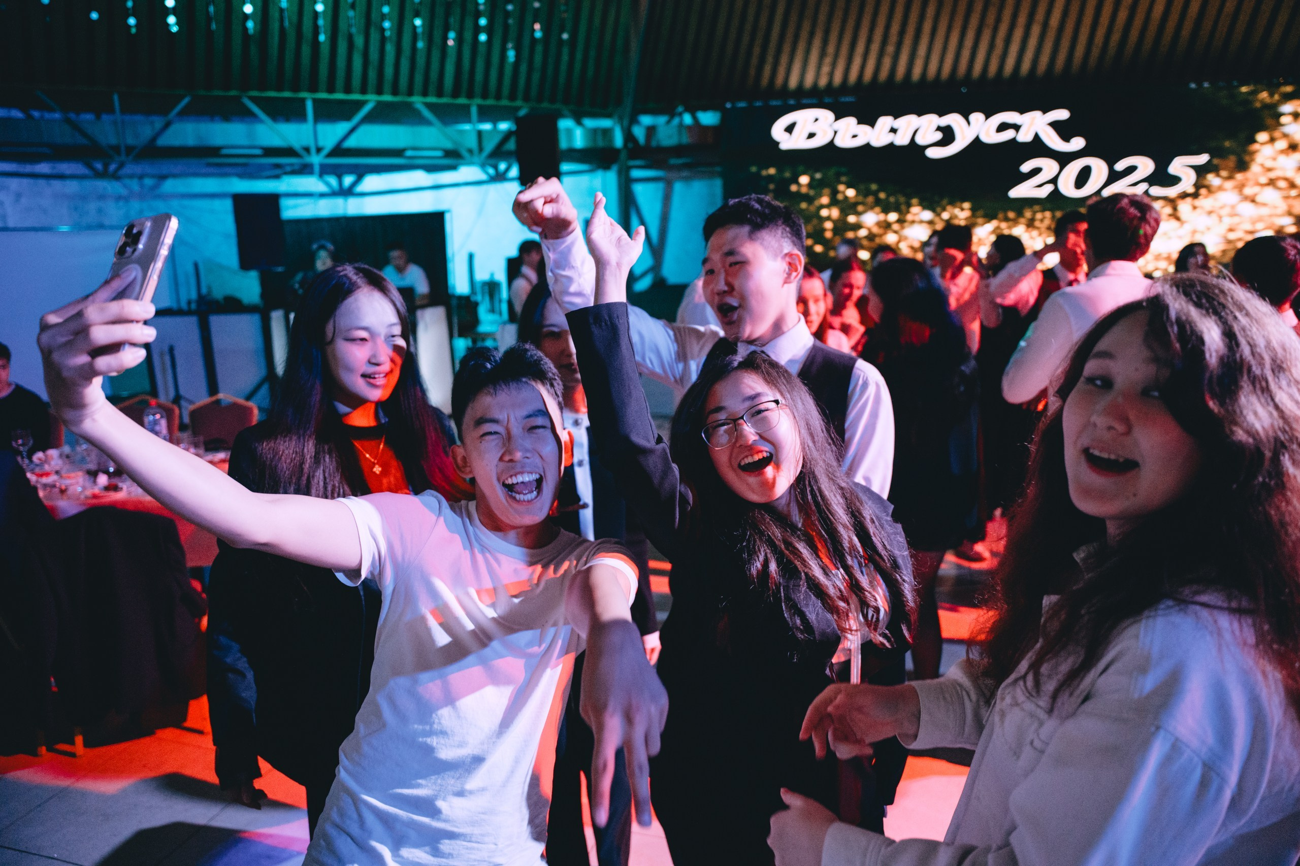 Выпускной Усть-Ордынской СОШ № 1 2025. Фотограф в Иркутске Сендыхеев Пётр