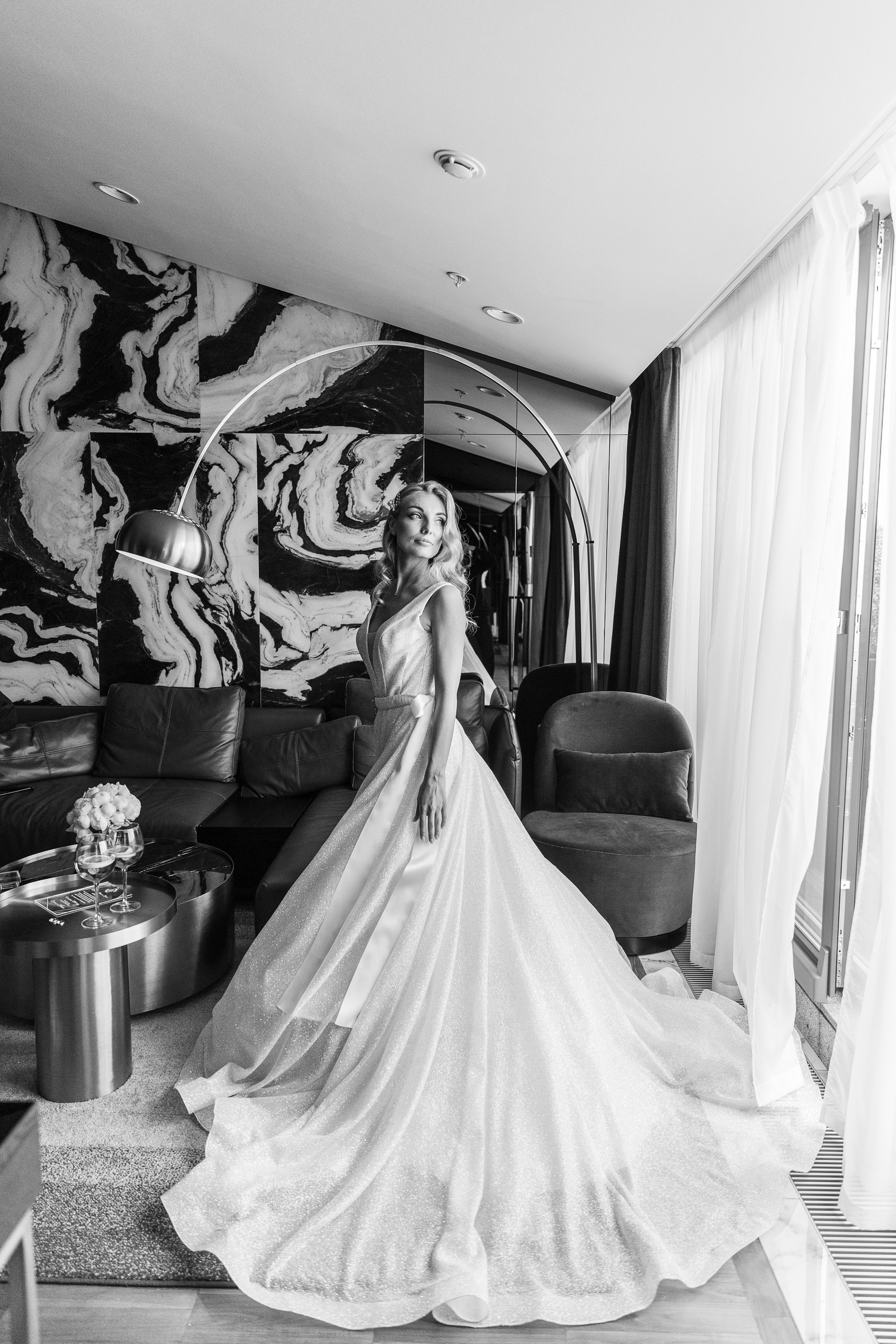 Портрет невесты в номере отеля Гамма