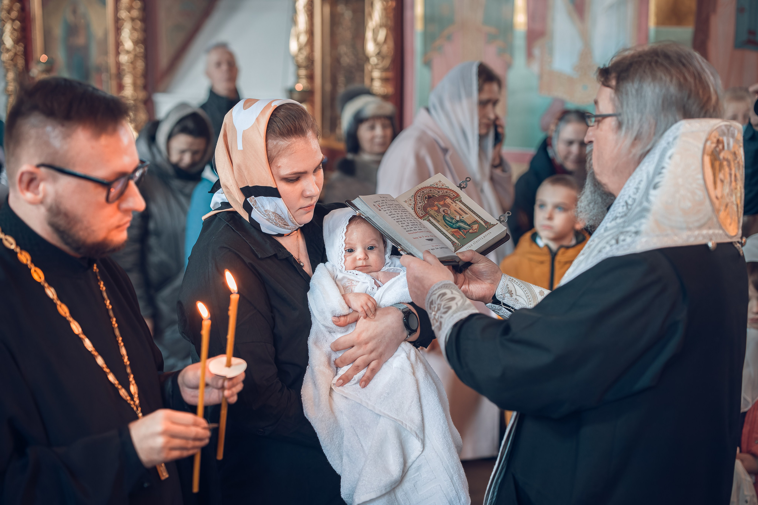 Таинства Крещения и Венчания в Старом Осколе. Фотостудия для новорожденных в Старом Осколе Гильфановых Юрия и Ольги