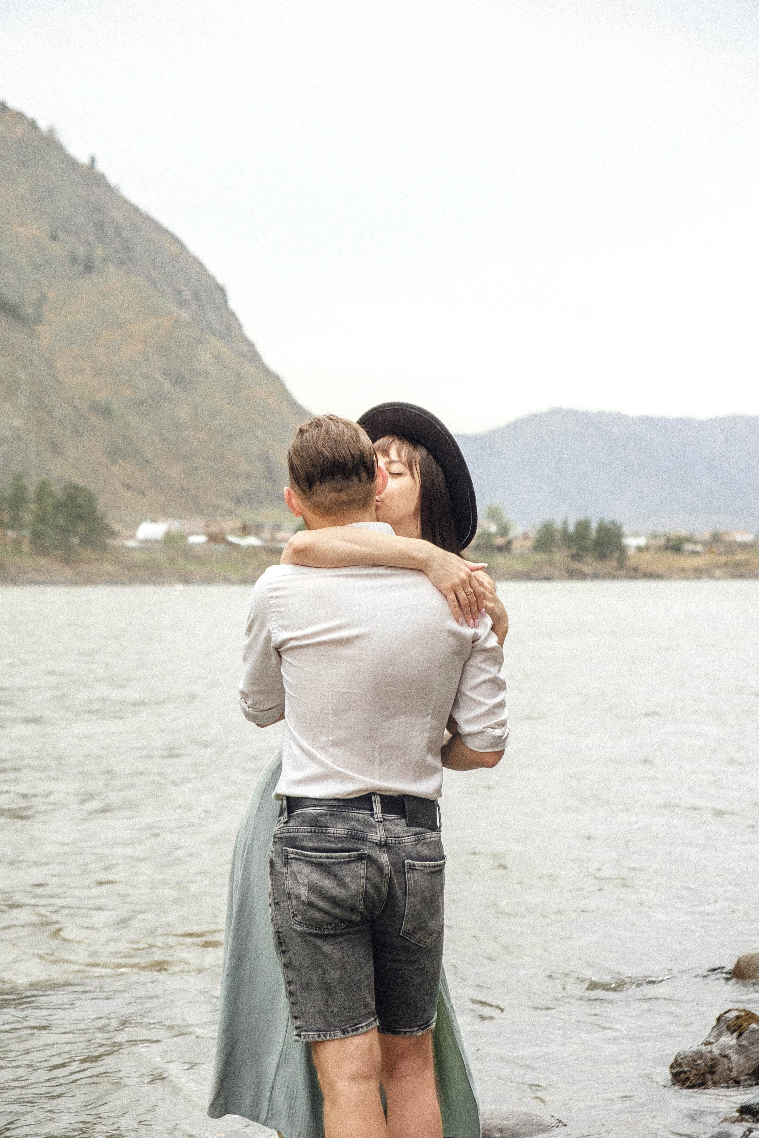 Помолвка на Алтае с. Чемал. Фотосъемка свадеб и семейных фотосессий в Республике Алтай
