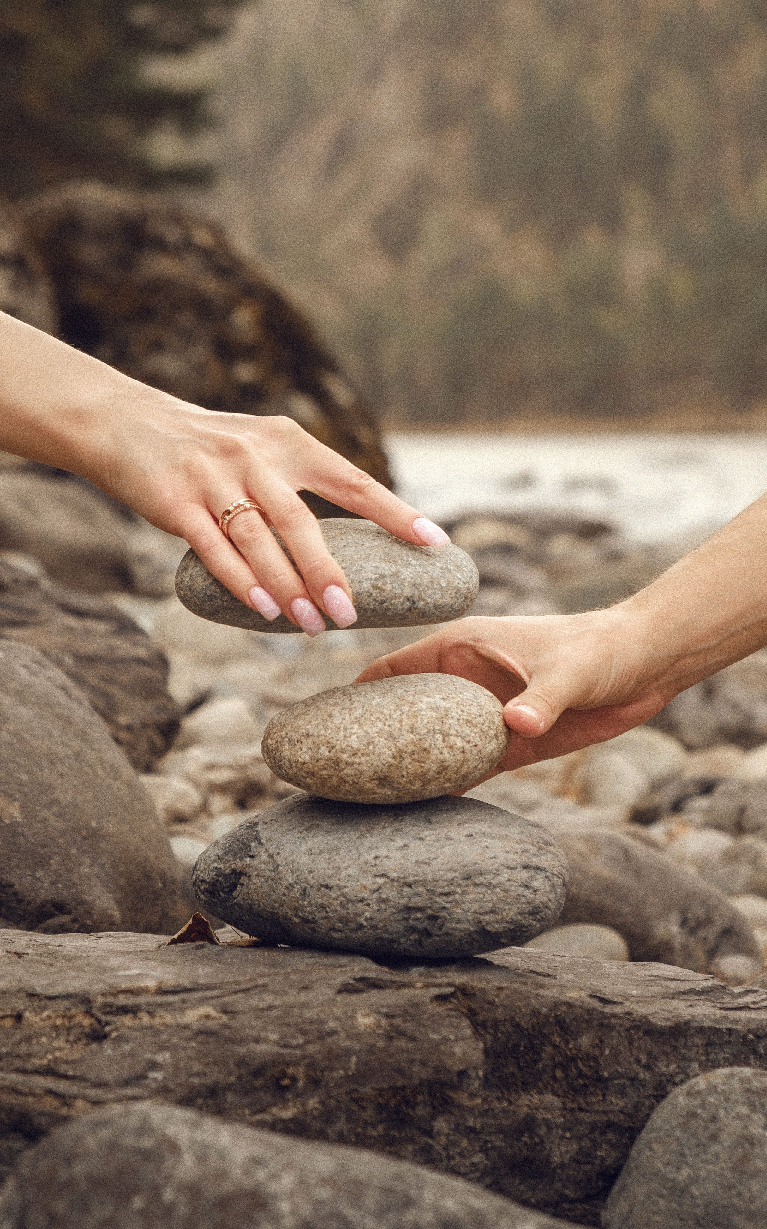 Помолвка на Алтае с. Чемал. Фотосъемка свадеб и семейных фотосессий в Республике Алтай