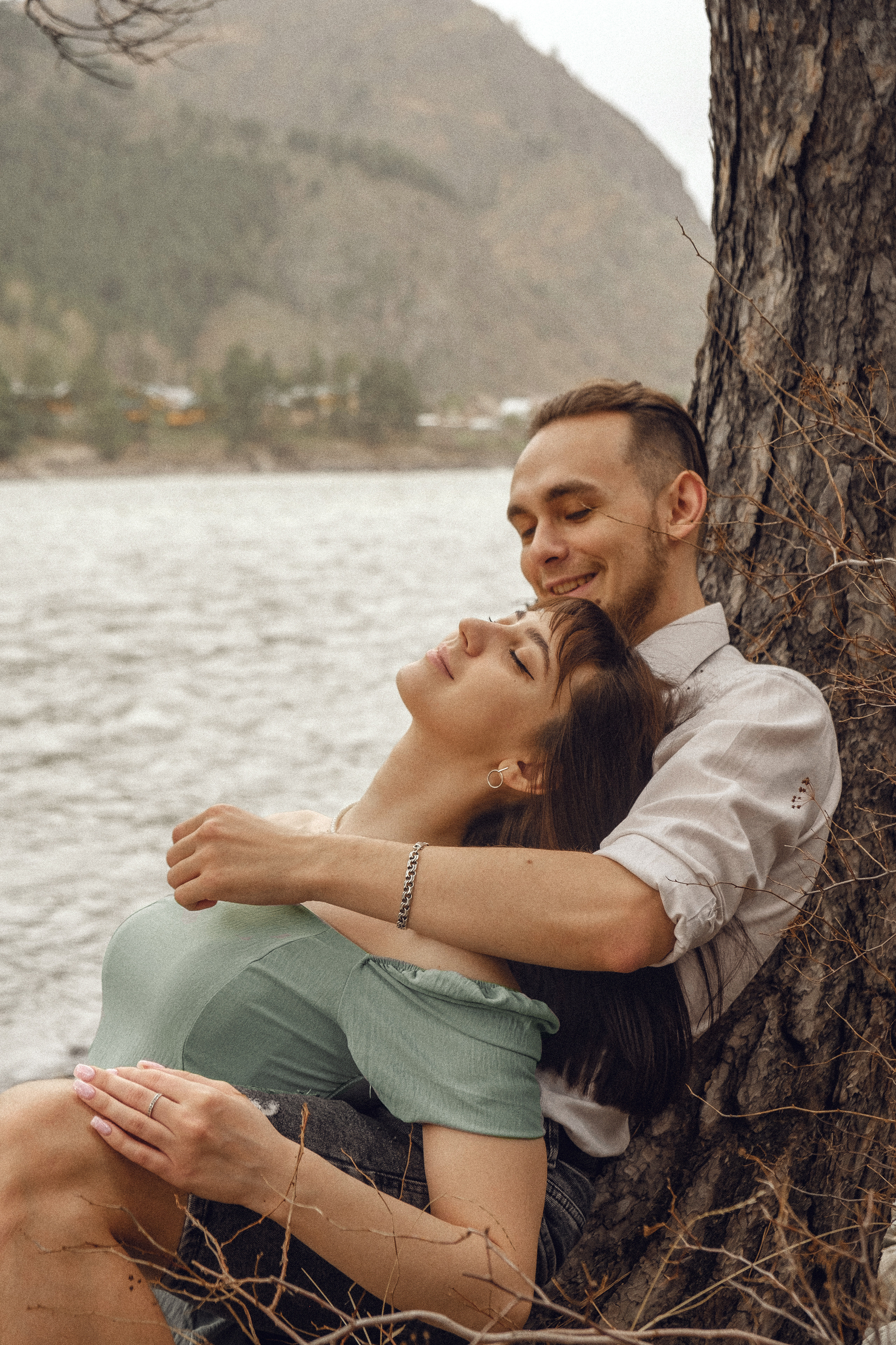 Помолвка на Алтае с. Чемал. Фотосъемка свадеб и семейных фотосессий в Республике Алтай