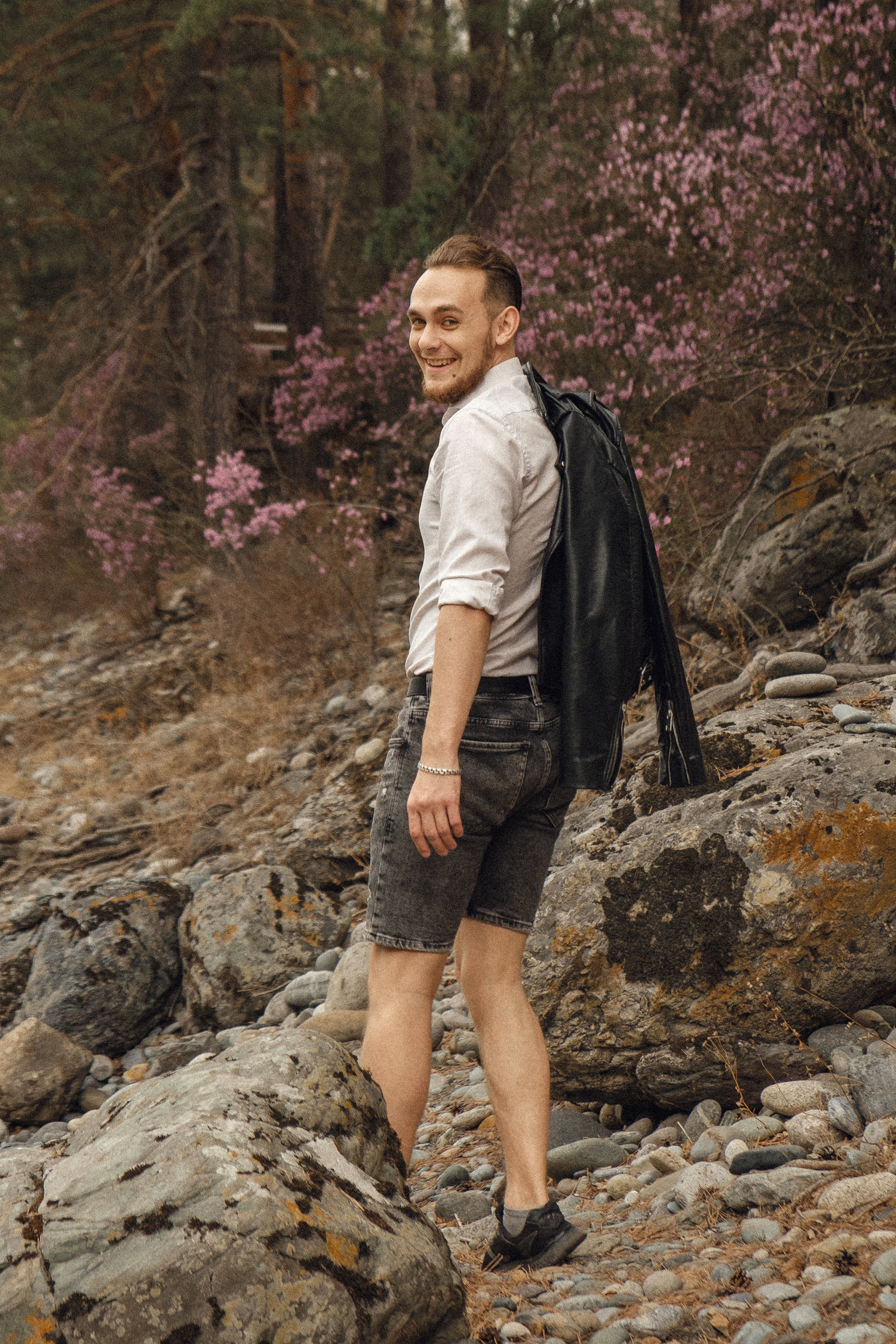 Помолвка на Алтае с. Чемал. Фотосъемка свадеб и семейных фотосессий в Республике Алтай