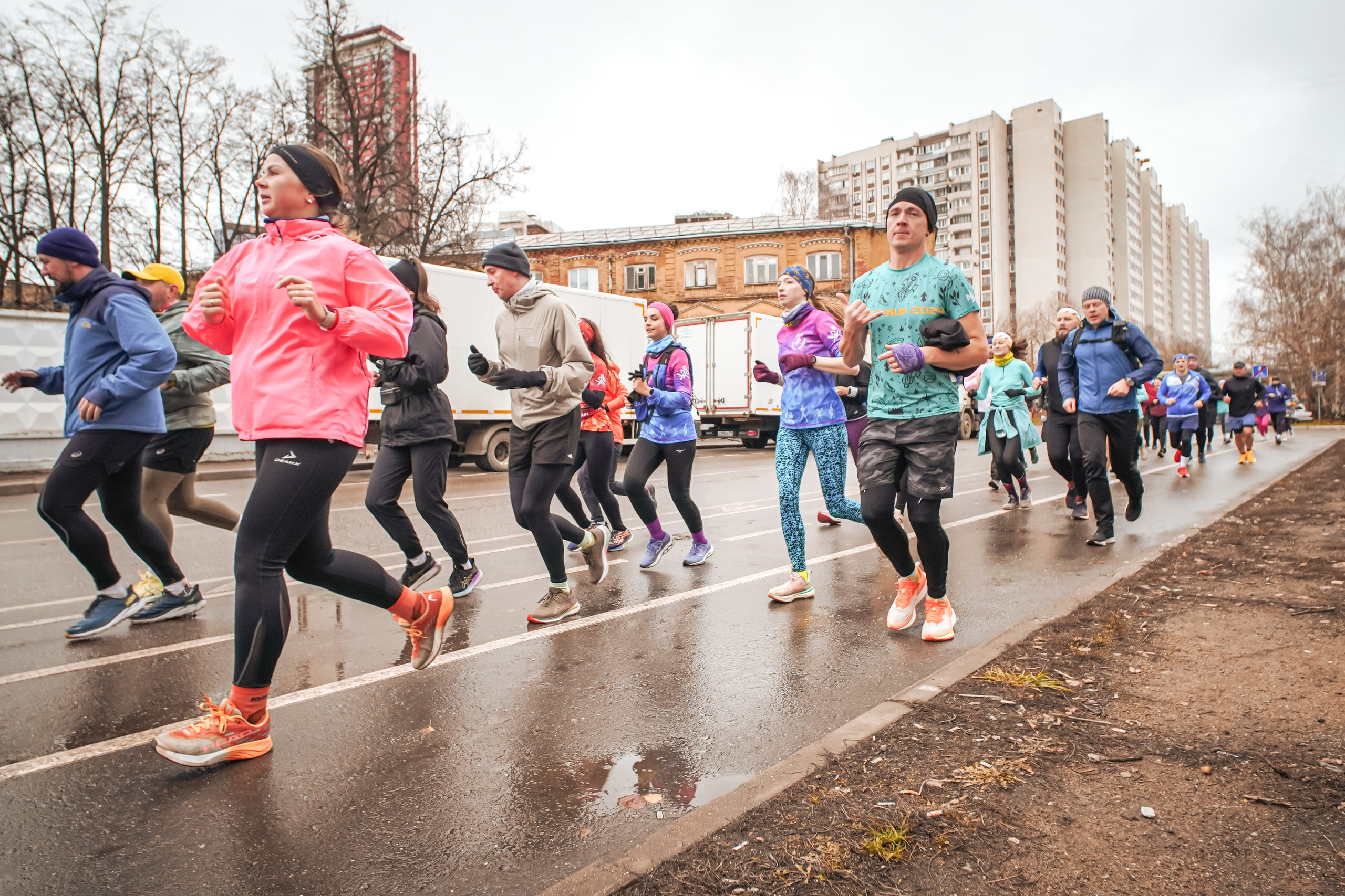 #марафонудома #яuzarun 2024 2-я петля, группа 6:30. Роман Капилюшов. Бег. Фото. Видео. г. Люберцы