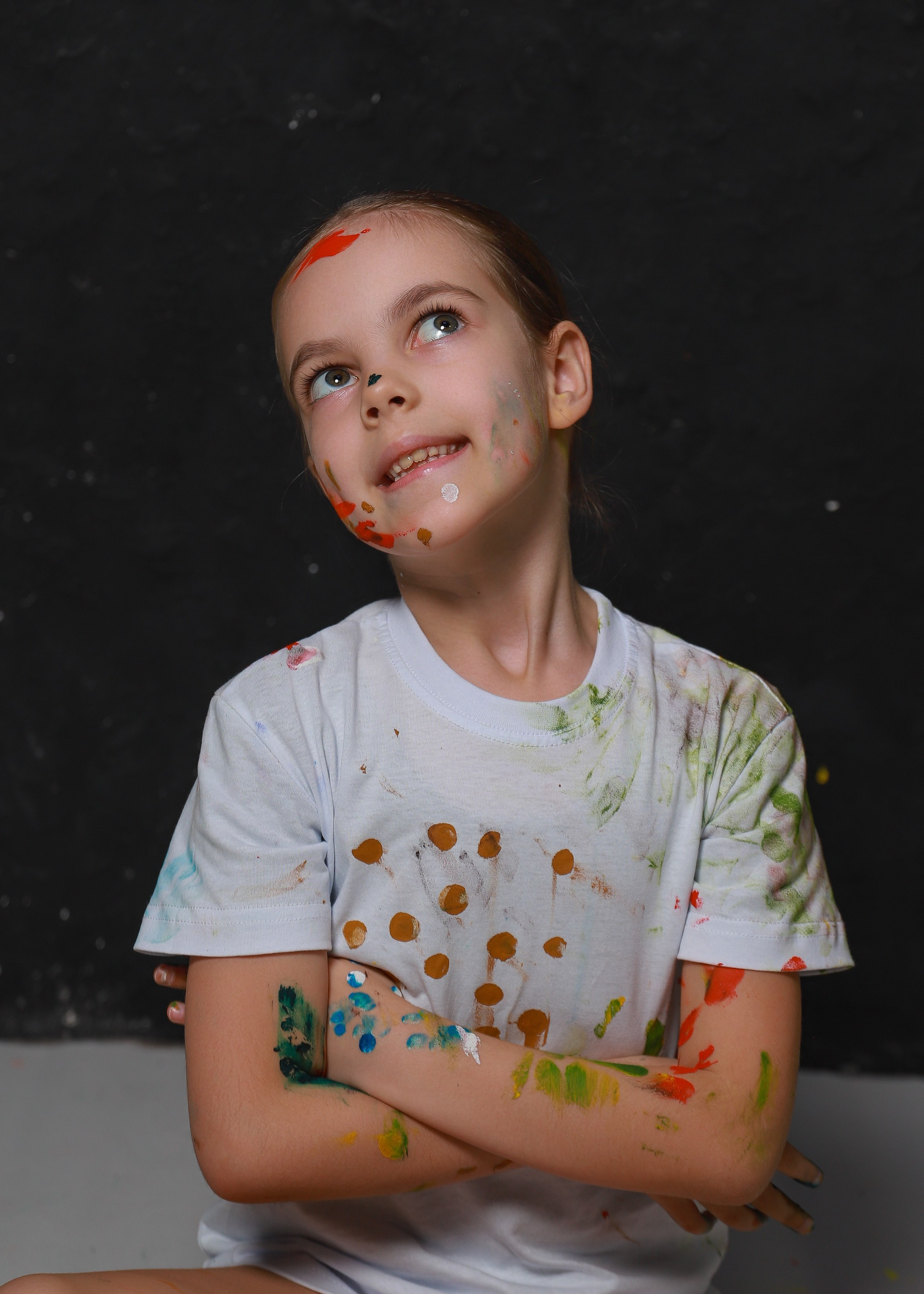 Младшие с красками. Фотограф Юлия Мальцева