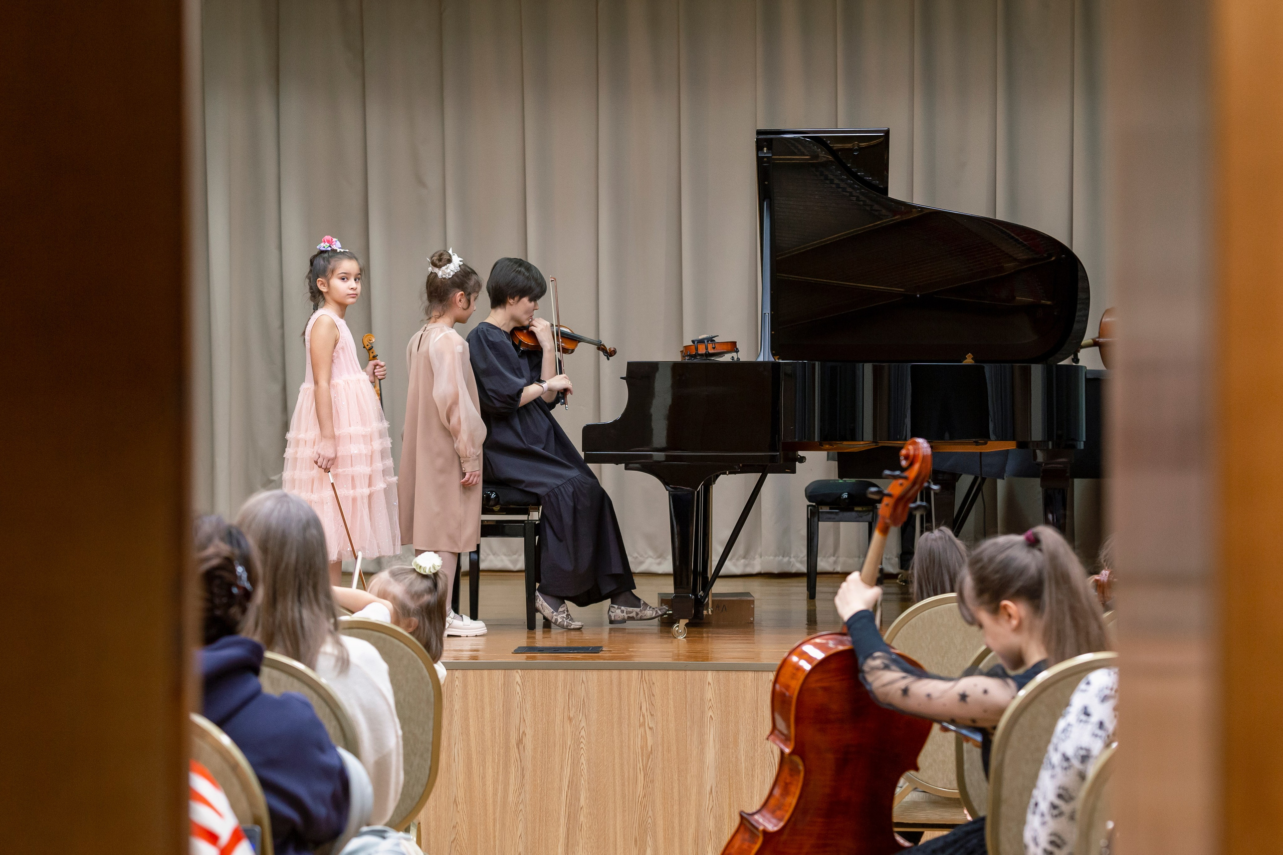Музыкальный концерт струнных инструментов. Репортажный фотограф в Москве