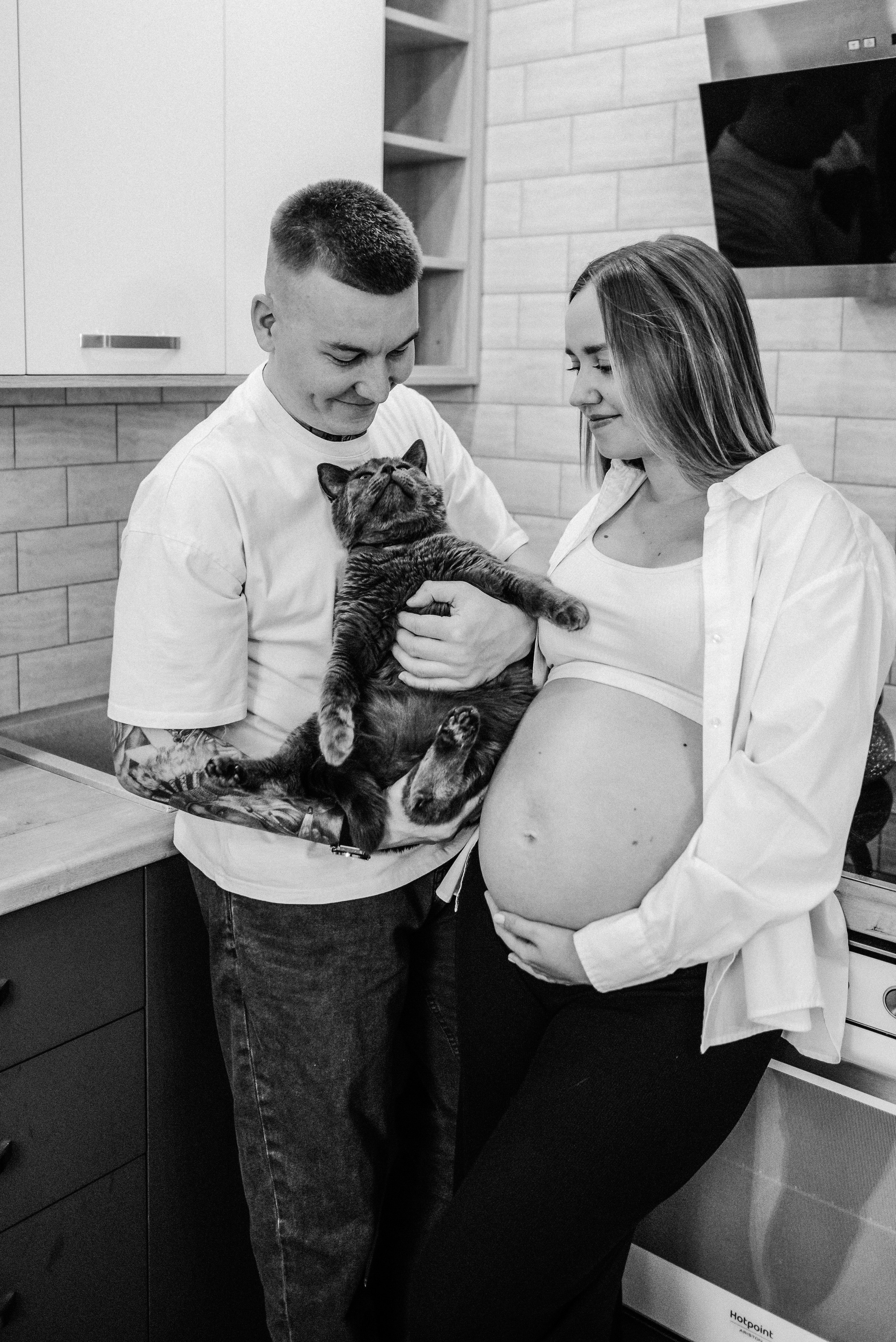 Миша и Ирина в ожидании чуда в домашней обстановке. Свадебный и портретный фотограф в Липецке Юлия Свит