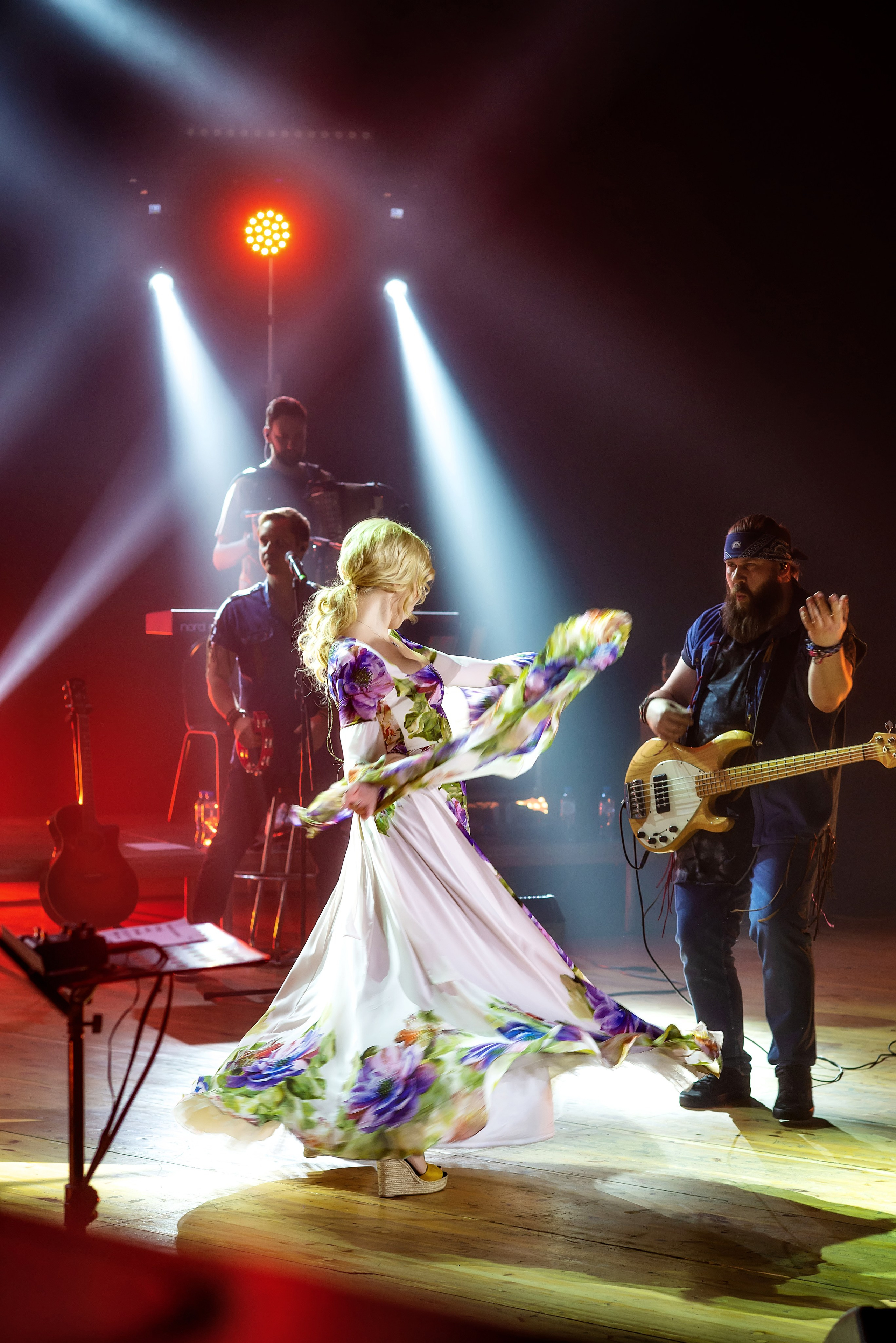 Концерт Пелагеи. Школьный, фэшн фотограф в Тюмени и в России Ирина Королева