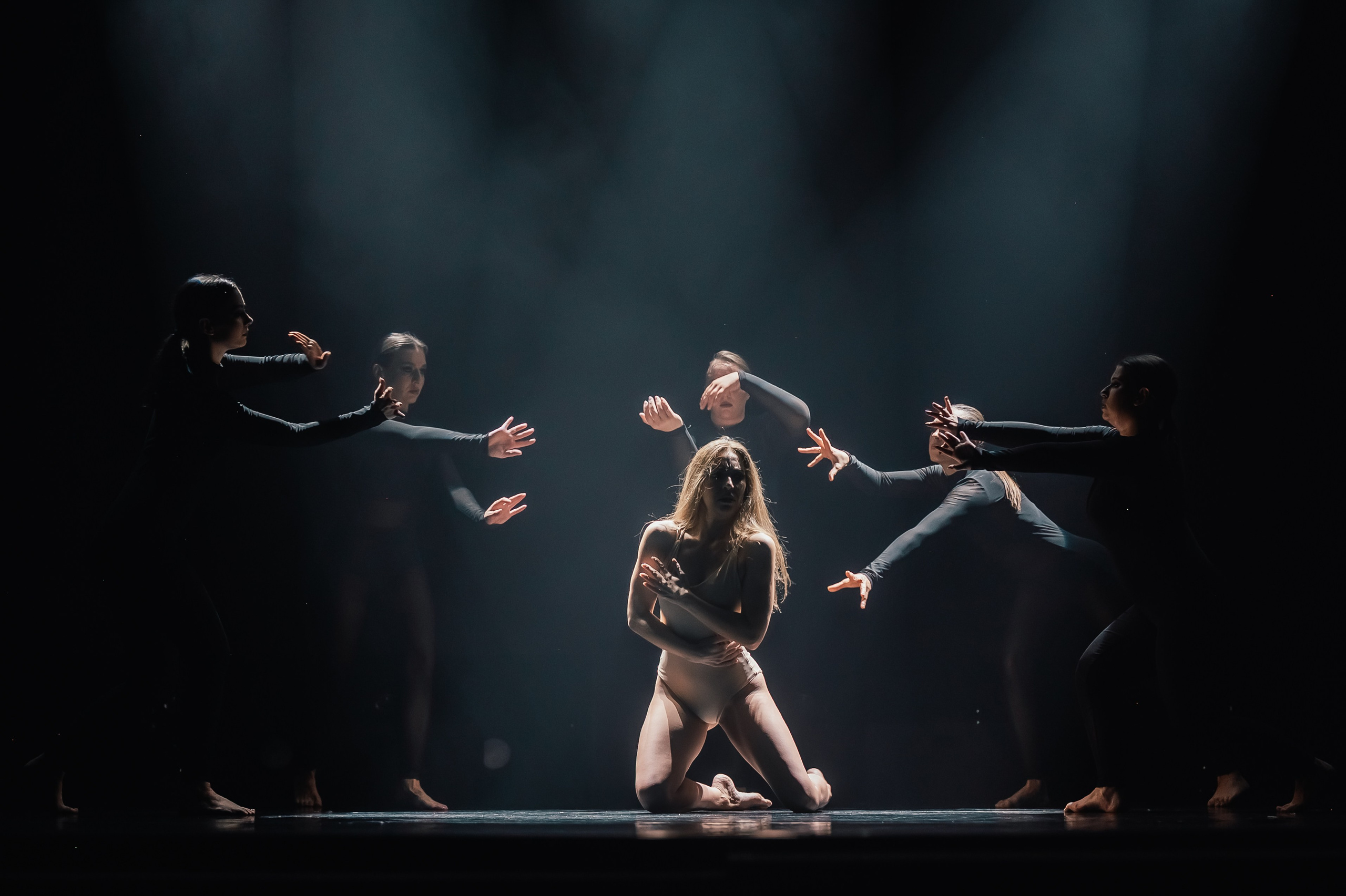 Спектакль «Женщина». Художник по свету Максим Сергачев