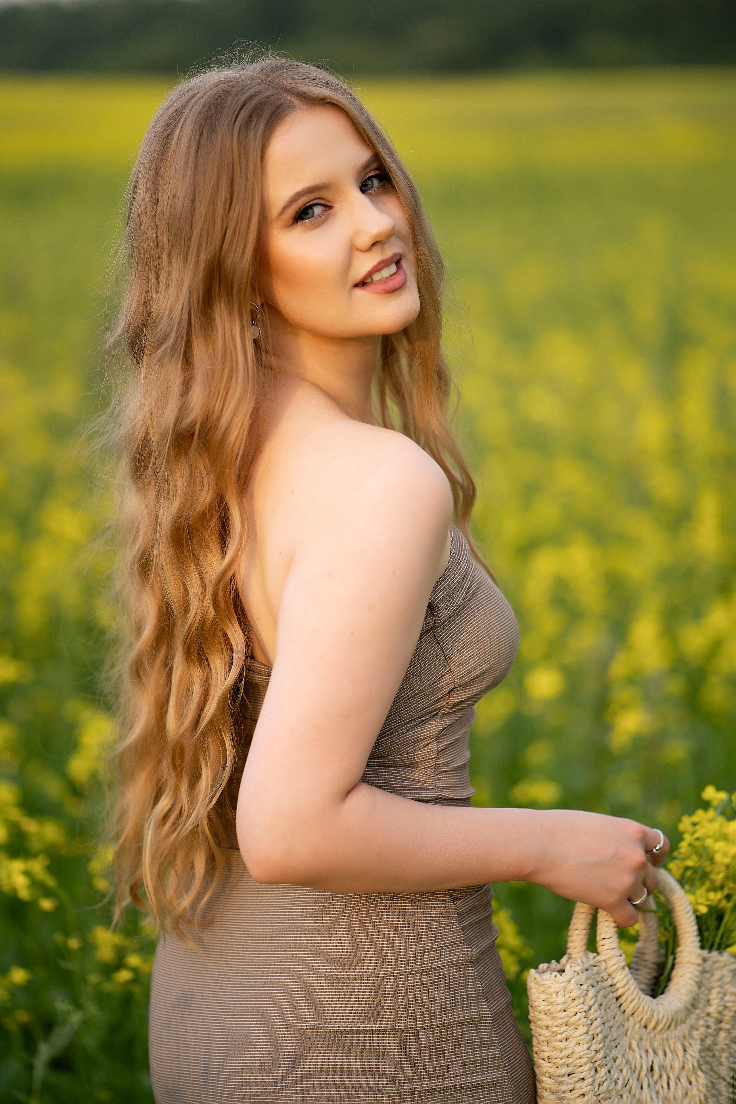 Яна. Главная