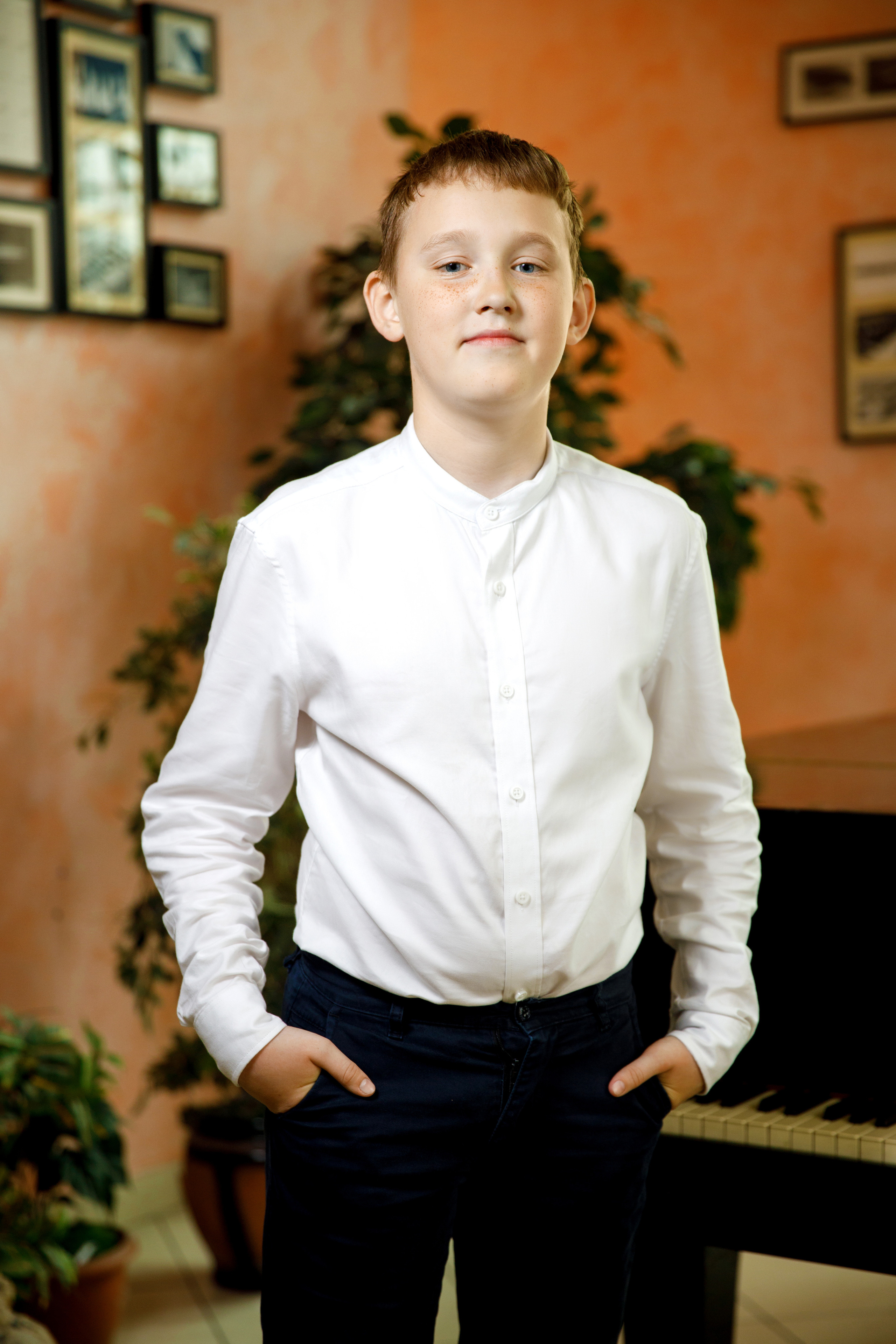 Школьные выпускные портреты. Фотограф Антон Никандров