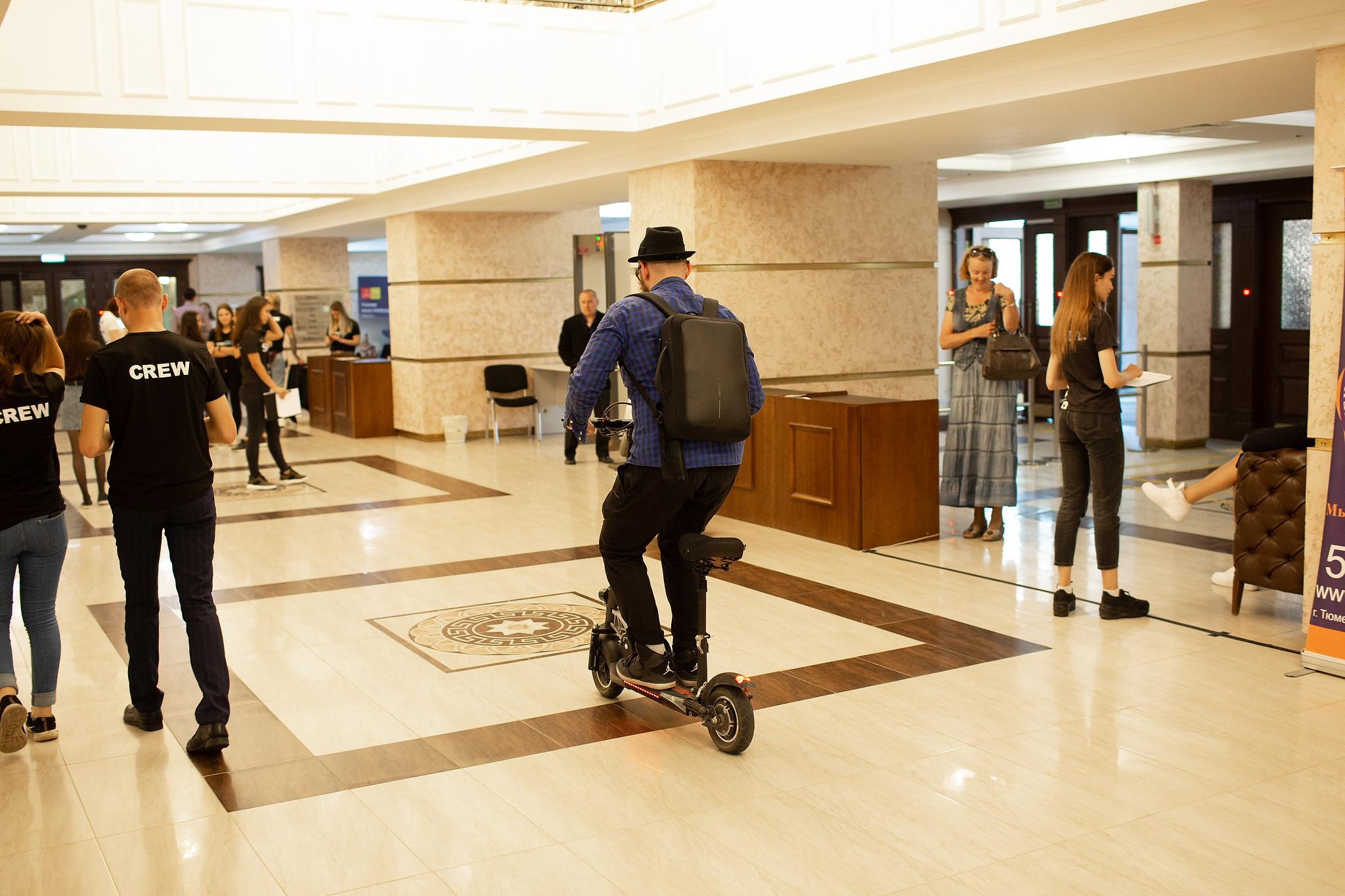 «AMOCrm». Съёмка на баннере. Фотограф Антон Никандров