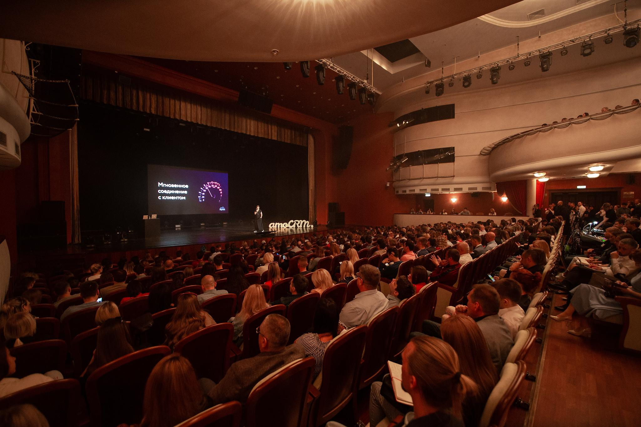 «AMOCrm». Съёмка на баннере. Фотограф Антон Никандров