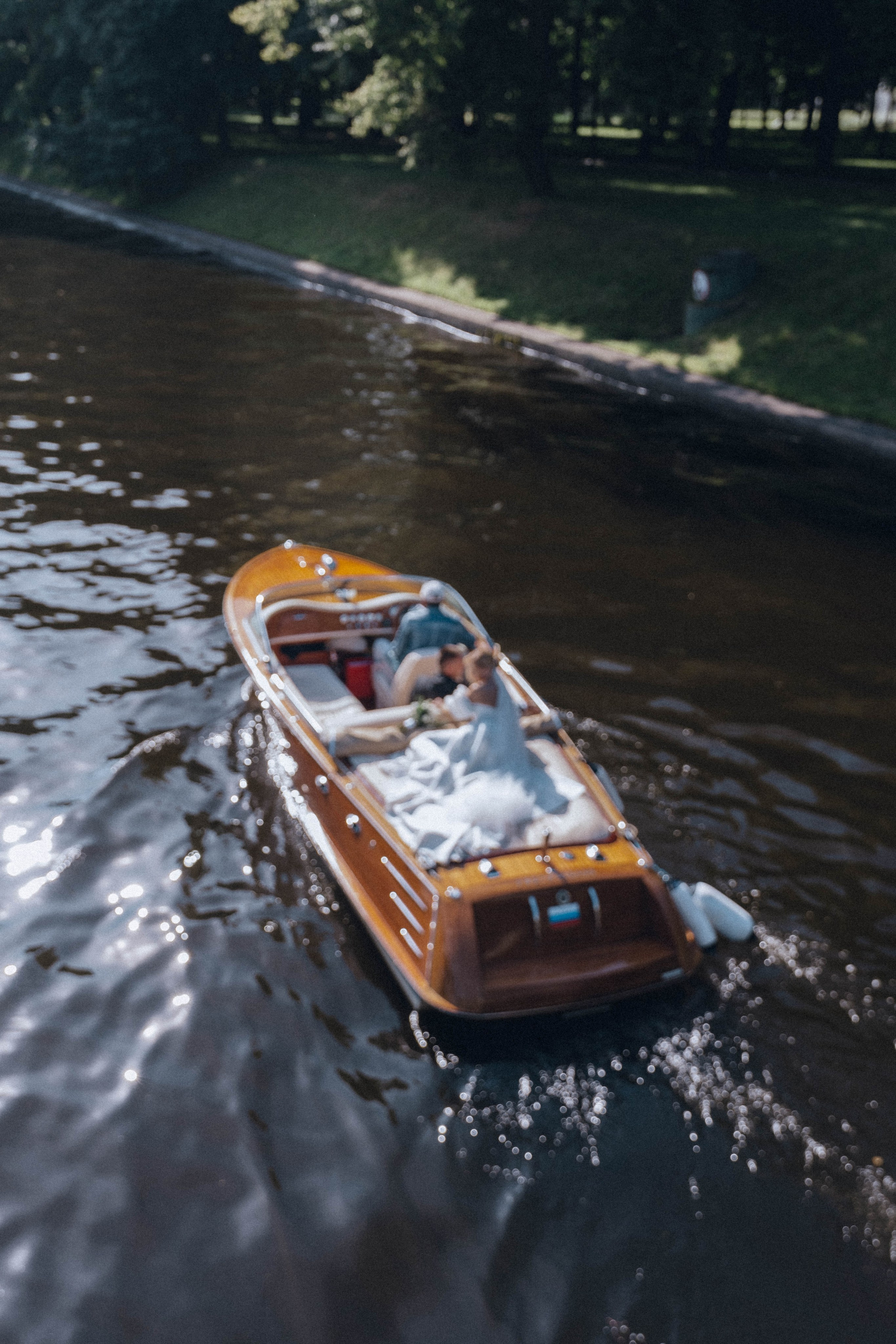 СВАДЕНБНАЯ СЬЕМКА НА КАТЕРЕ ПО КАНАЛАМ САНКТ-ПЕТЕРБУРГА И В АКВАТОРИИ НЕВЫ. Профессиональный фотограф, Санкт-Петербург — Виктория Богомолова