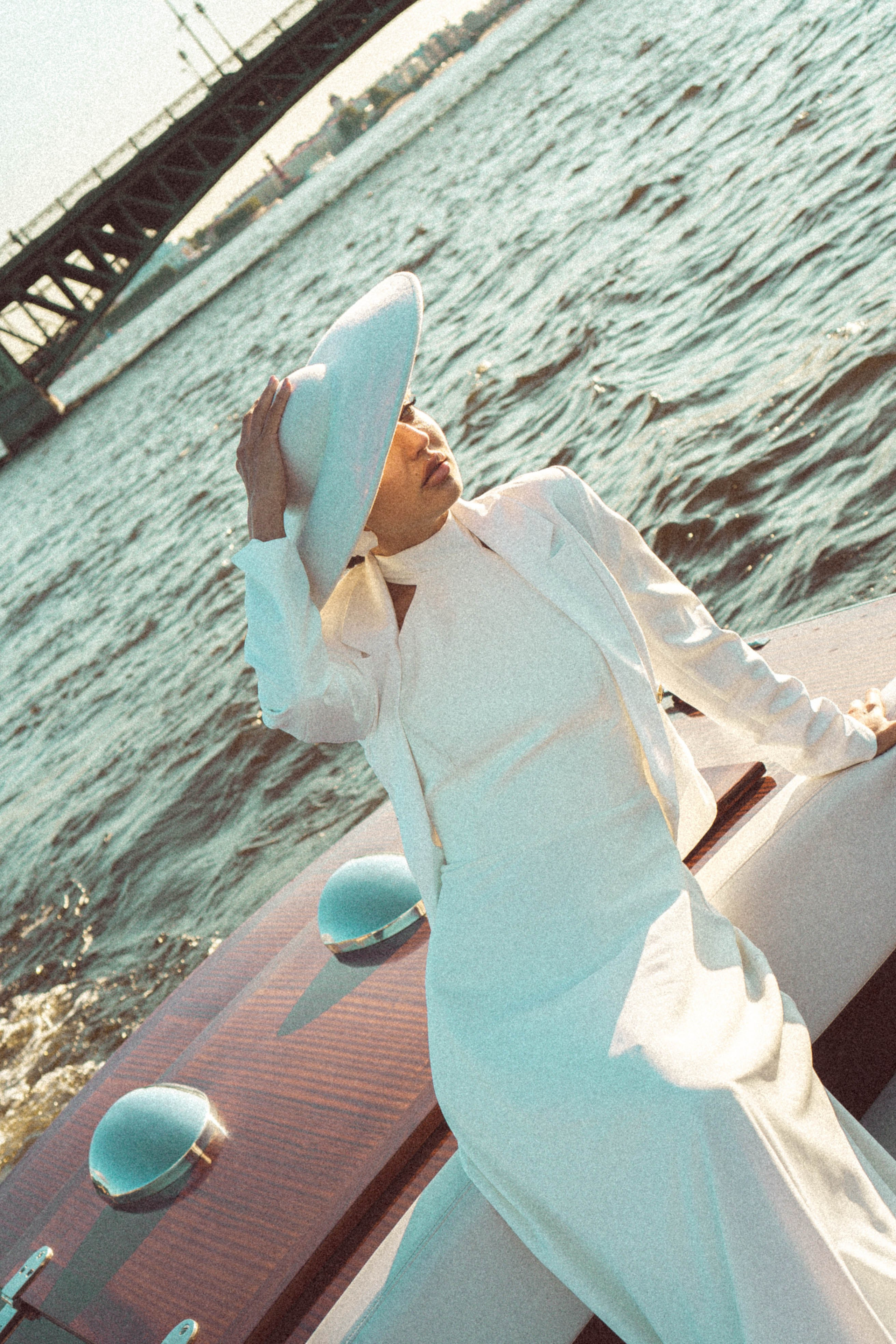 СВАДЕНБНАЯ СЬЕМКА НА КАТЕРЕ ПО КАНАЛАМ САНКТ-ПЕТЕРБУРГА И В АКВАТОРИИ НЕВЫ. Профессиональный фотограф, Санкт-Петербург — Виктория Богомолова