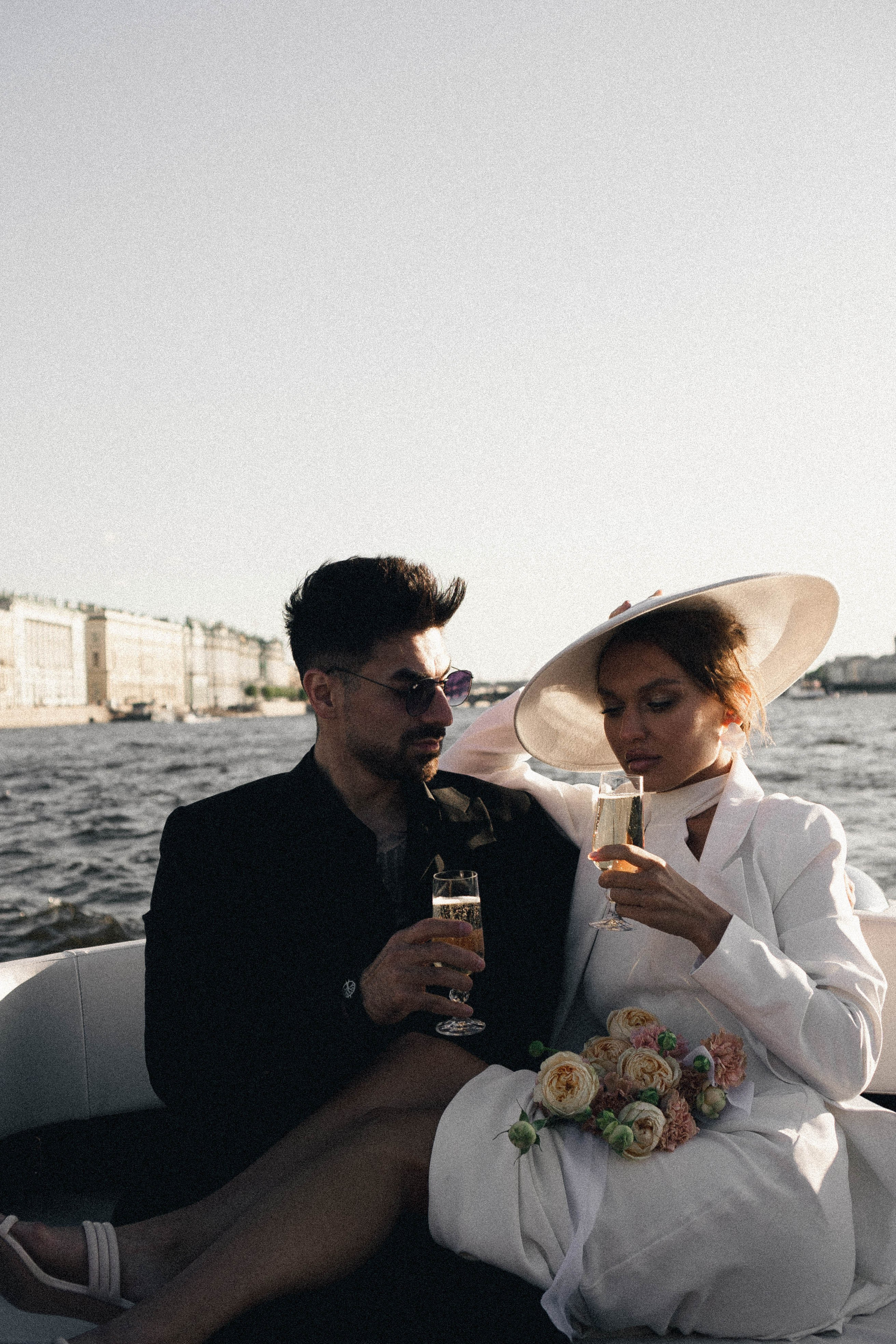 СВАДЕНБНАЯ СЬЕМКА НА КАТЕРЕ ПО КАНАЛАМ САНКТ-ПЕТЕРБУРГА И В АКВАТОРИИ НЕВЫ. Профессиональный фотограф, Санкт-Петербург — Виктория Богомолова