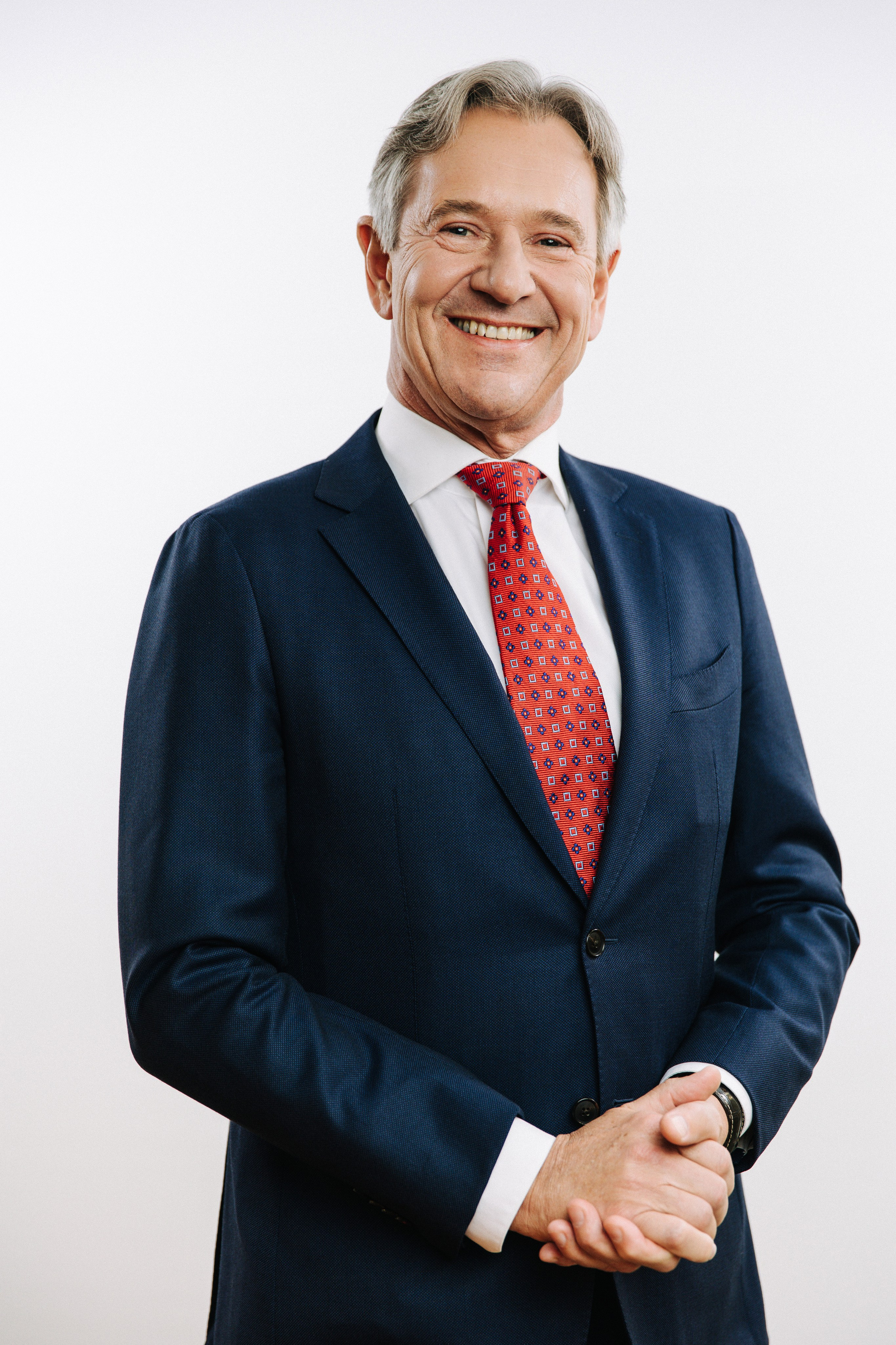 деловой портрет, портрет в деловом стиле, деловой портрет ии, фото делового портрета, деловой портрет москва, деловой портрет фотосессия, сделать деловой портрет, деловой портрет фотосъемка, деловая женщина портрет, женский деловой портрет, мужской деловой портрет, фотограф деловой портрет, дополнить биографию в сети деловым портретом, ии обработка фото деловой портрет, позы для делового портрета