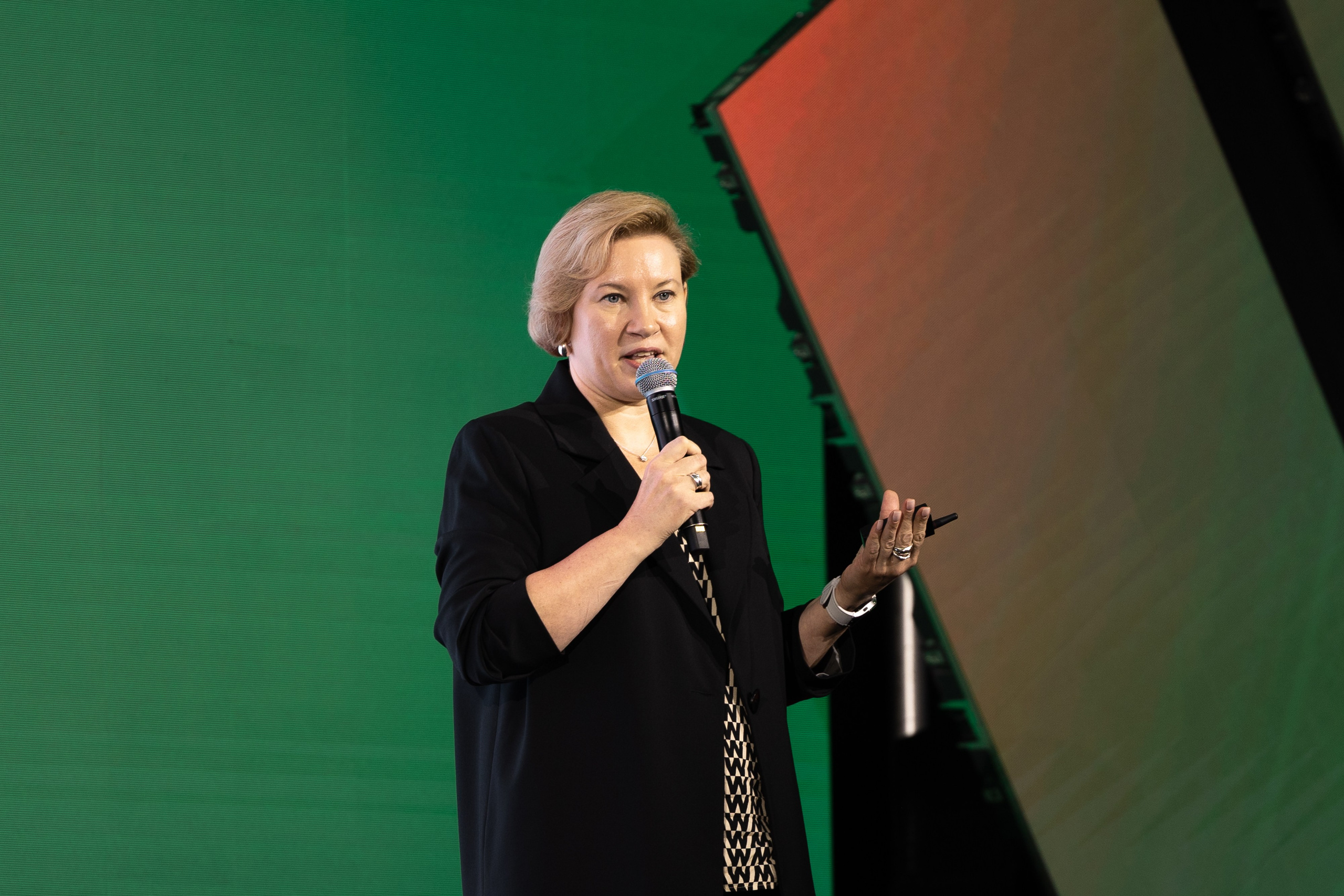 Точка Притяжения / Дубай. Фотограф Юлия Назарова