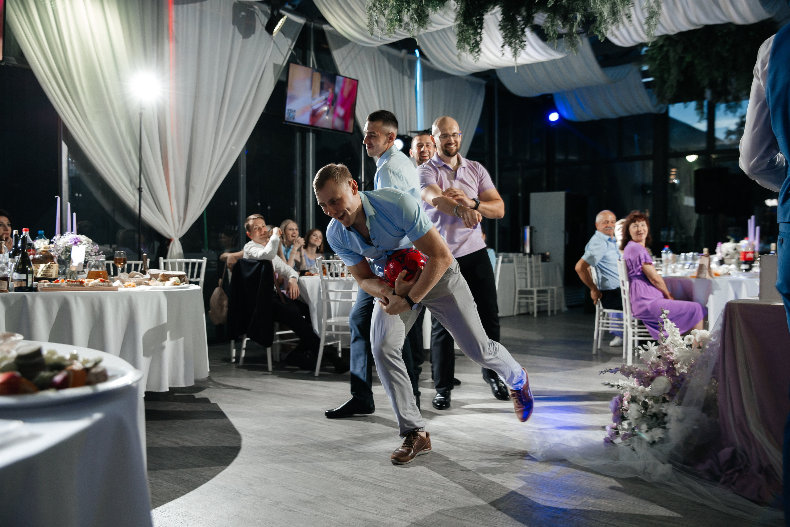 А&А — фотосессия на стадионе. Свадебный фотограф в Оренбурге Илья Володьков