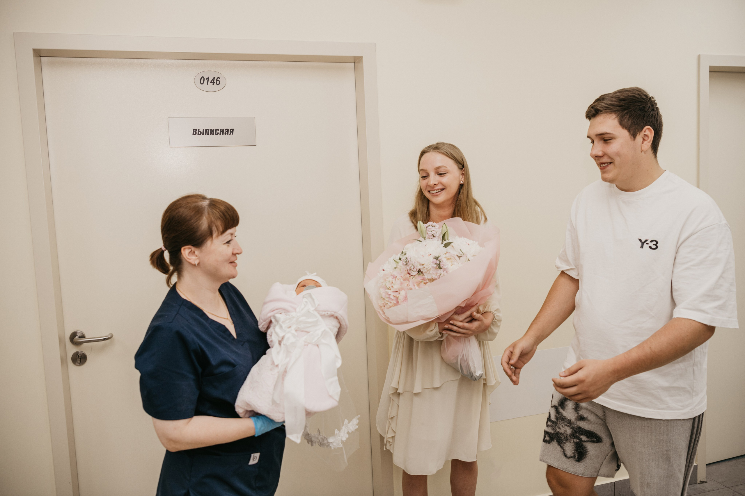 Выписка Виктории. Мать и дитя. Фотограф на выписку из роддома в Москве и МО
