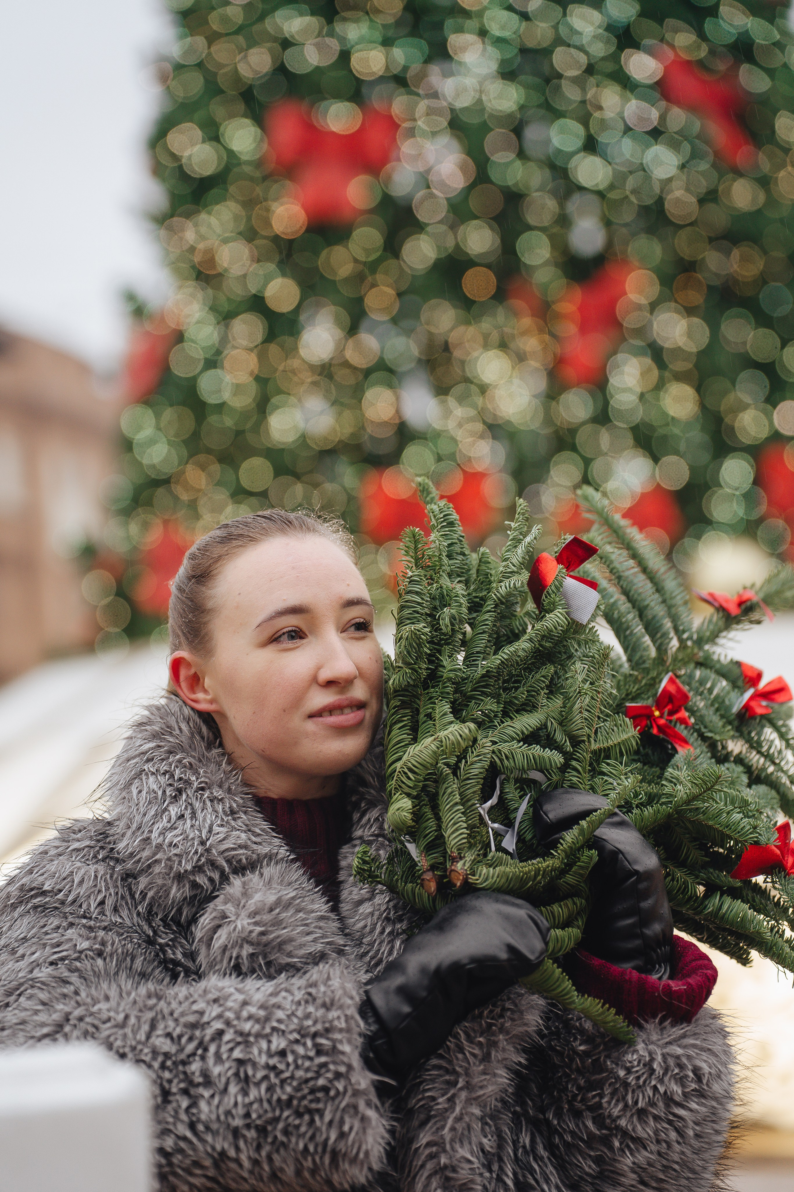 ПРОГУЛКА НА МАНЕЖНОЙ ПЛОЩАДИ ДЛЯ ДЕВУШКИ ПЕРЕД НОВЫМ ГОДОМ (НОВОГОДНЯЯ ФОТОСЕССИИЯ НА МАНЕЖНОЙ ПЛОЩАДИ). Профессиональный фотограф, Санкт-Петербург — Виктория Богомолова