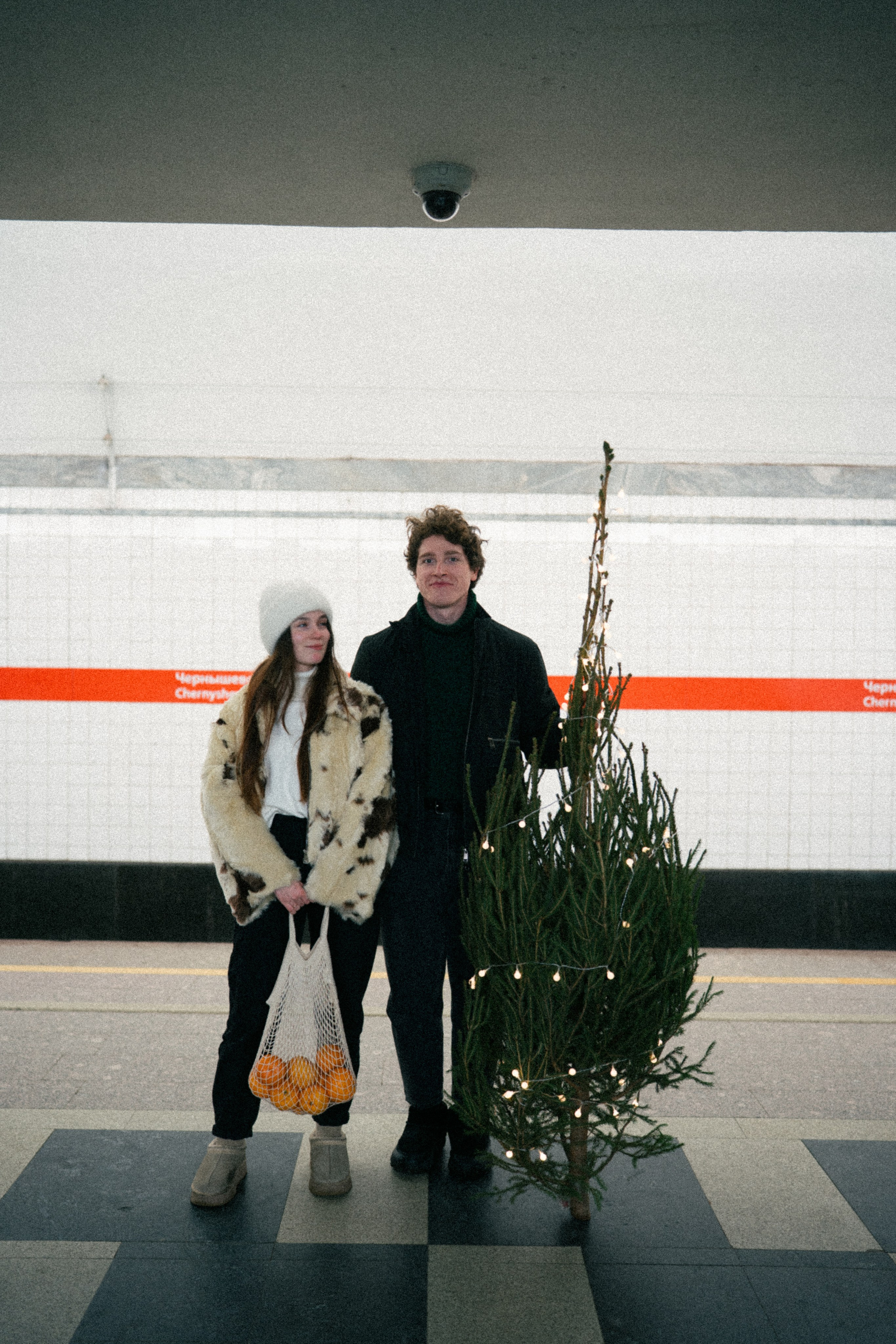 НОВОГОДНЯЯ ПРОГУЛКА ПАРЫ ПО ЧЕРНЫШЕВСКОЙ ПЕРЕД НОВЫМ ГОДОМ. Профессиональный фотограф, Санкт-Петербург — Виктория Богомолова