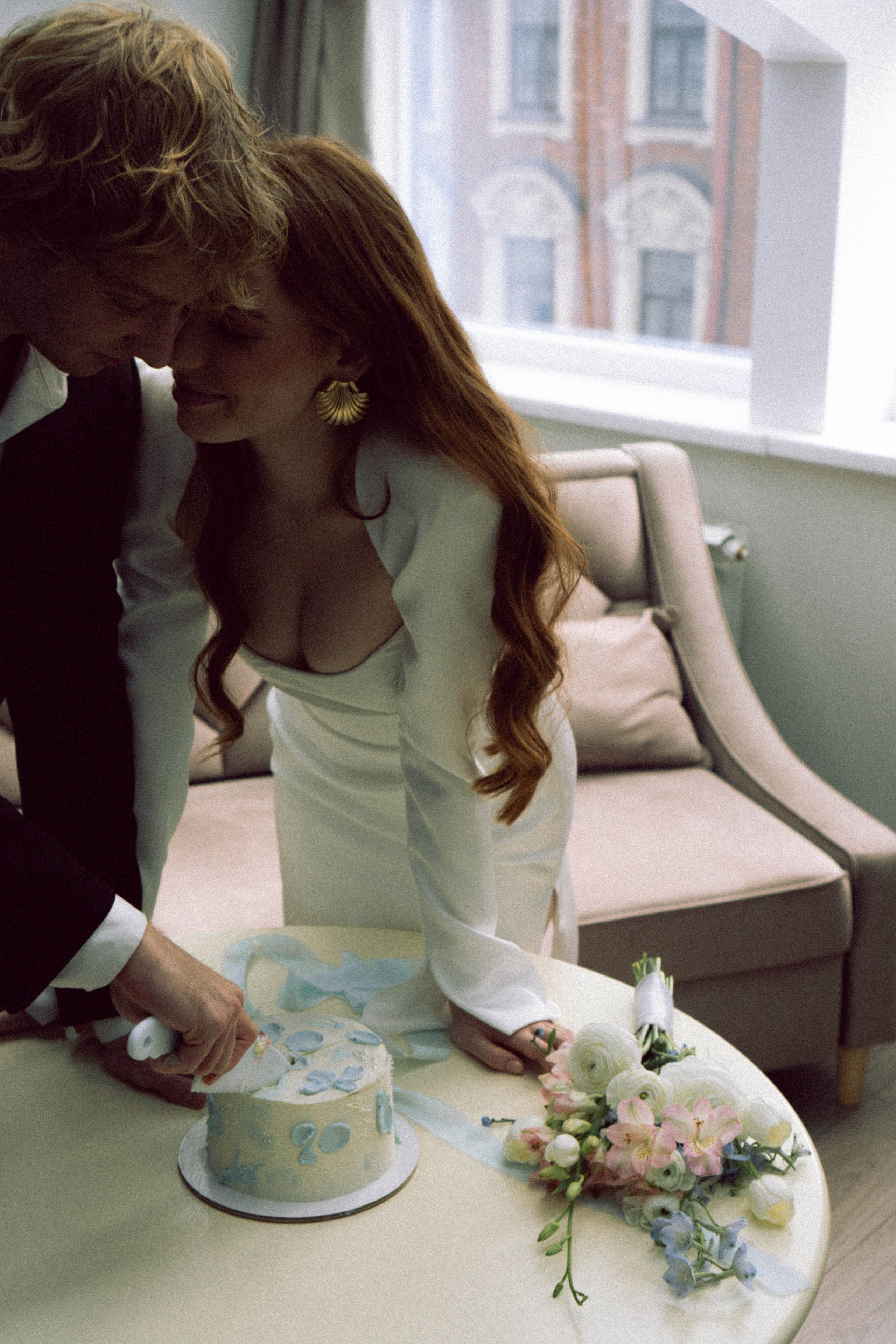 СВАДЕБНАЯ СЬЕМКА В ОТЕЛЕ. СБОРЫ ЖЕНИХА И НЕВЕСТЫ И ТАКЖЕ ТОР И ПОДГОТОВКА К ПРОГУЛКЕ. Профессиональный фотограф, Санкт-Петербург — Виктория Богомолова