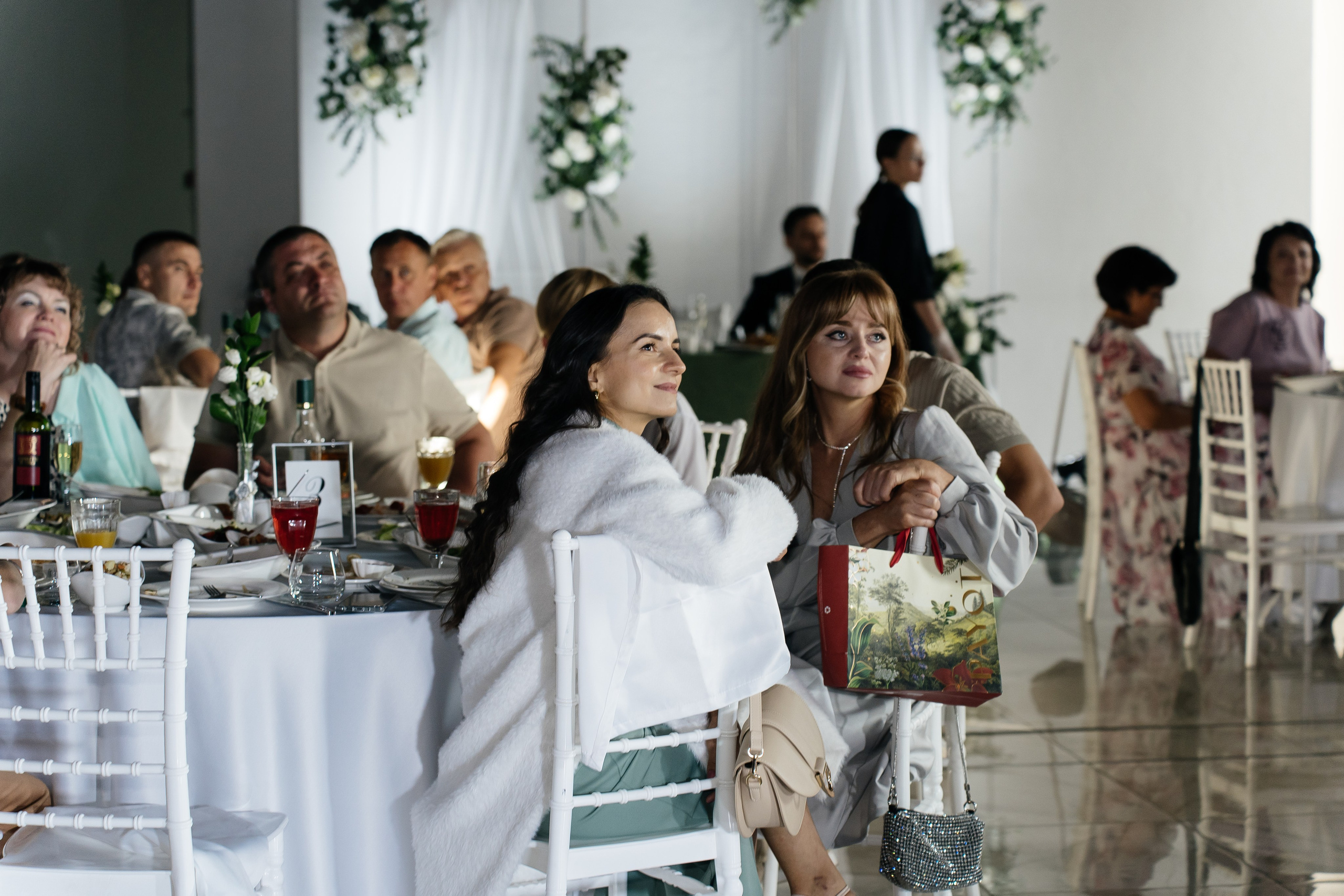 В отели. Для тех, кто не ждёт удачи, а создаёт её. Каждая фотосессия — это твой момент, твой стиль, твой успех. 📸