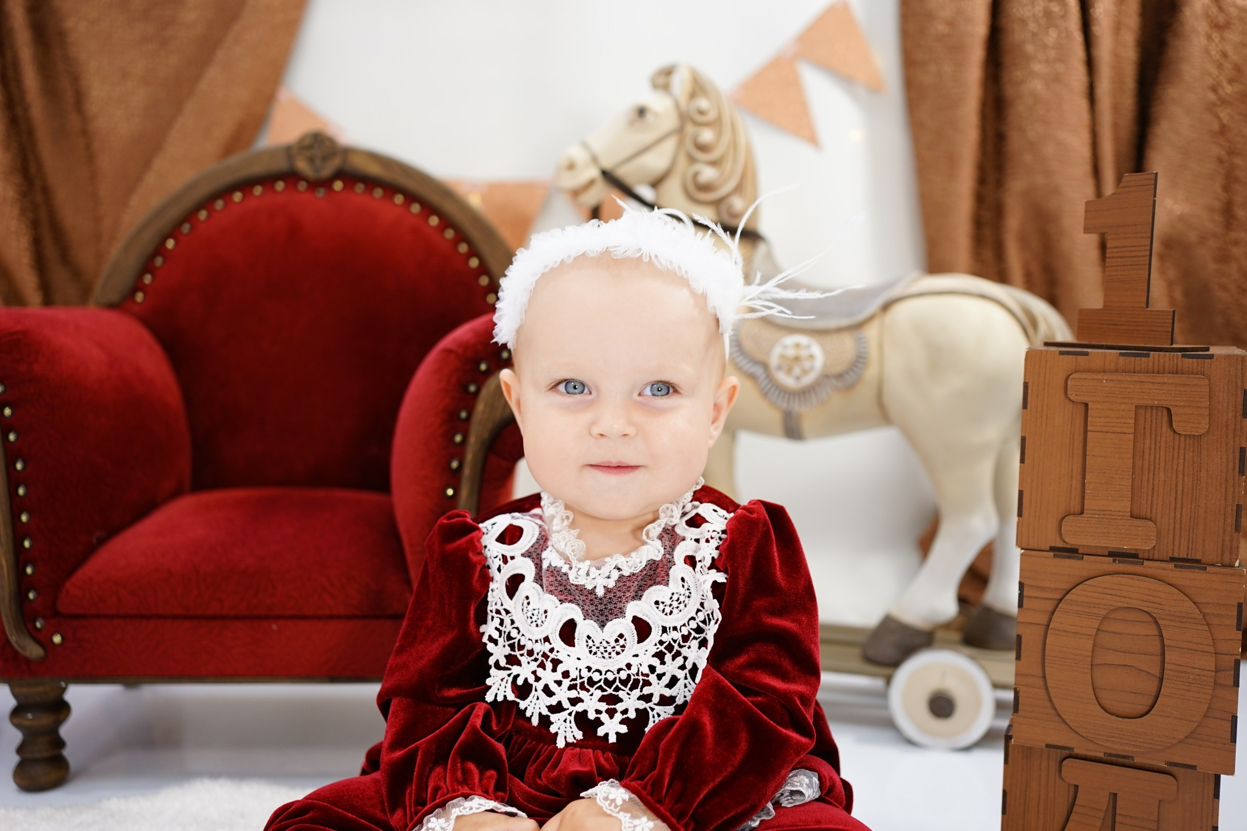 Бордовая зона. Детская Фотостудия ГОДОВАСИКИ в Санкт-Петербурге фотосесия на годик