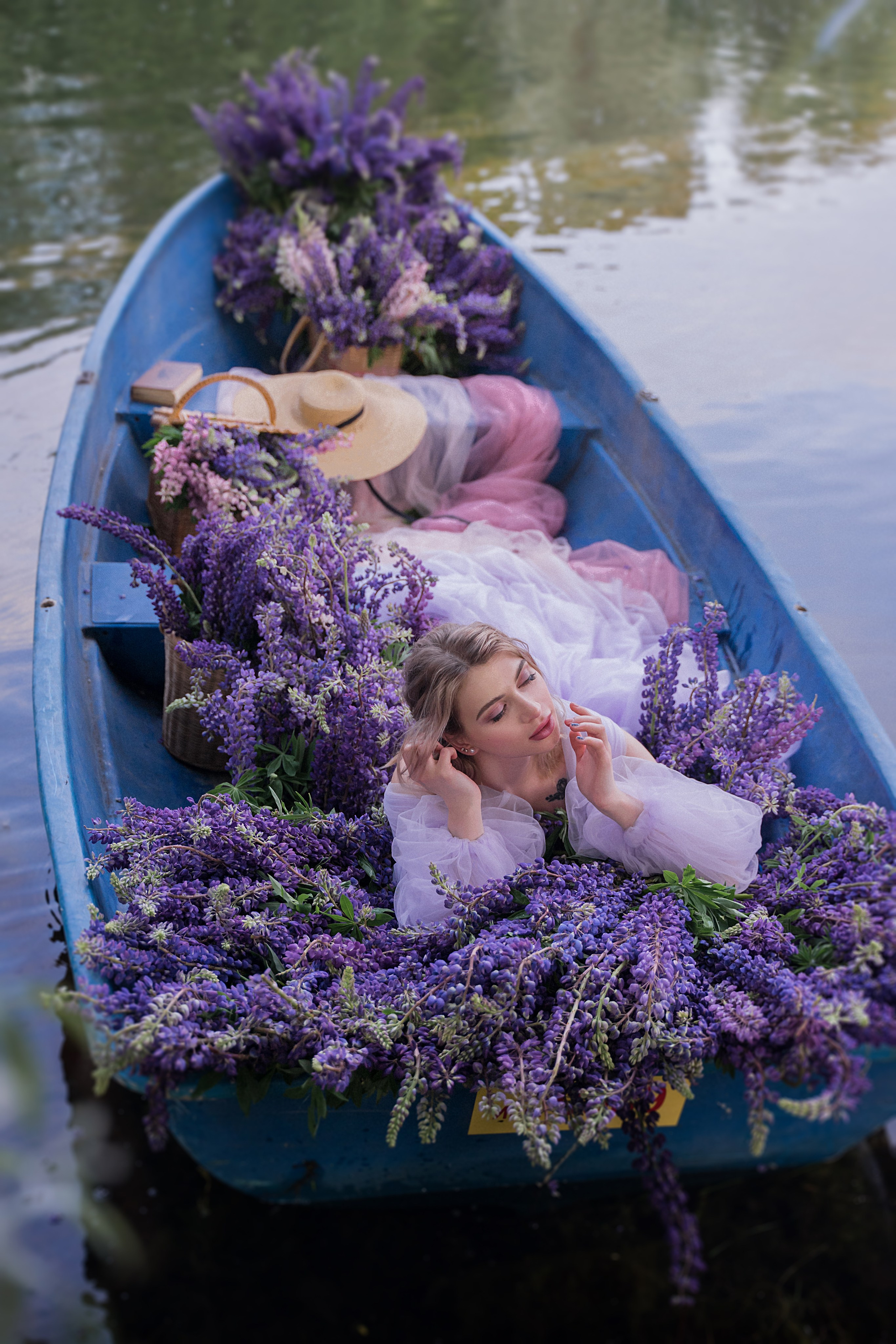 Цветочная лодка. Фотограф в Санкт-Петербурге