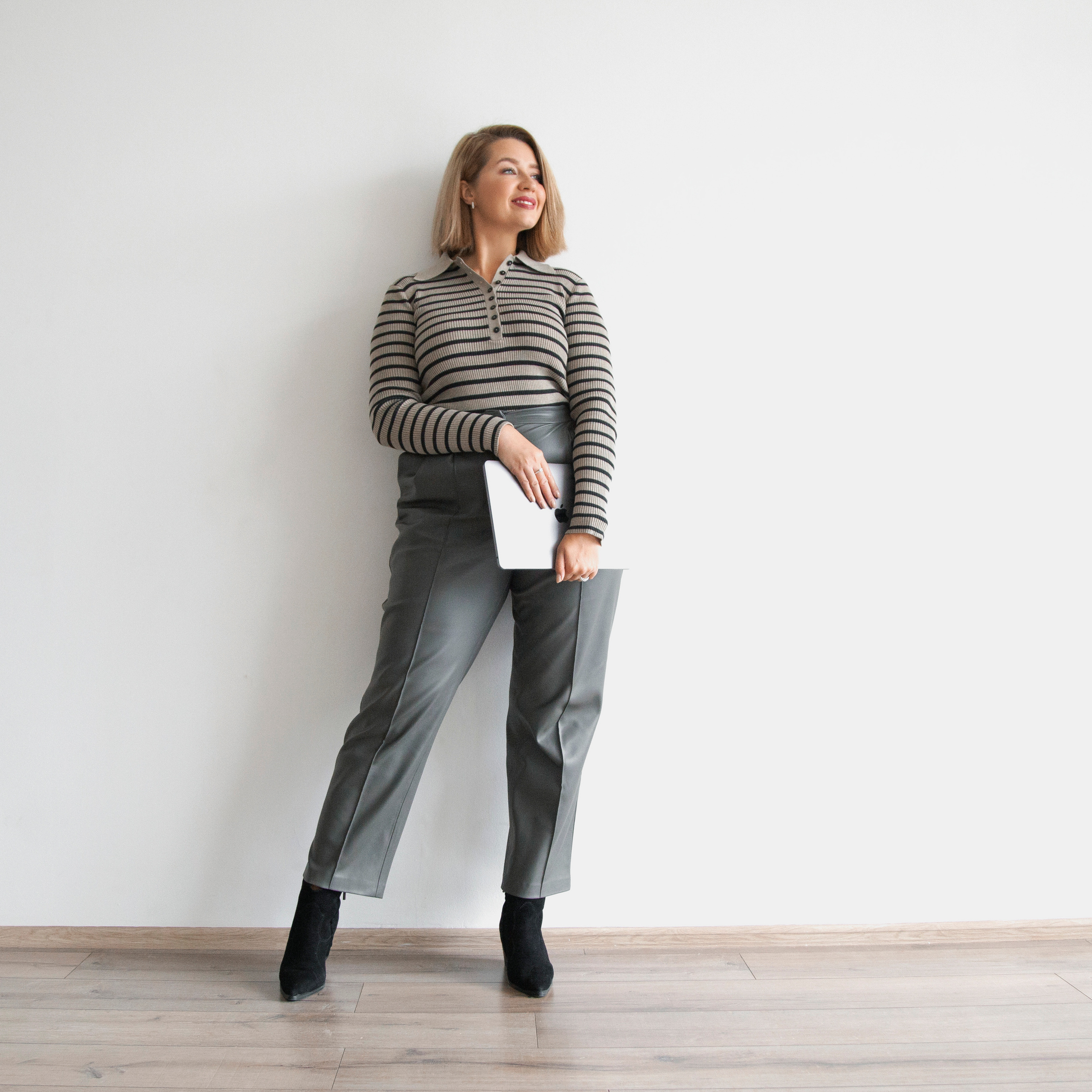 Тематическая фотосессия стилиста в студии. Контент фотограф в Москве и области Елена Кулакова