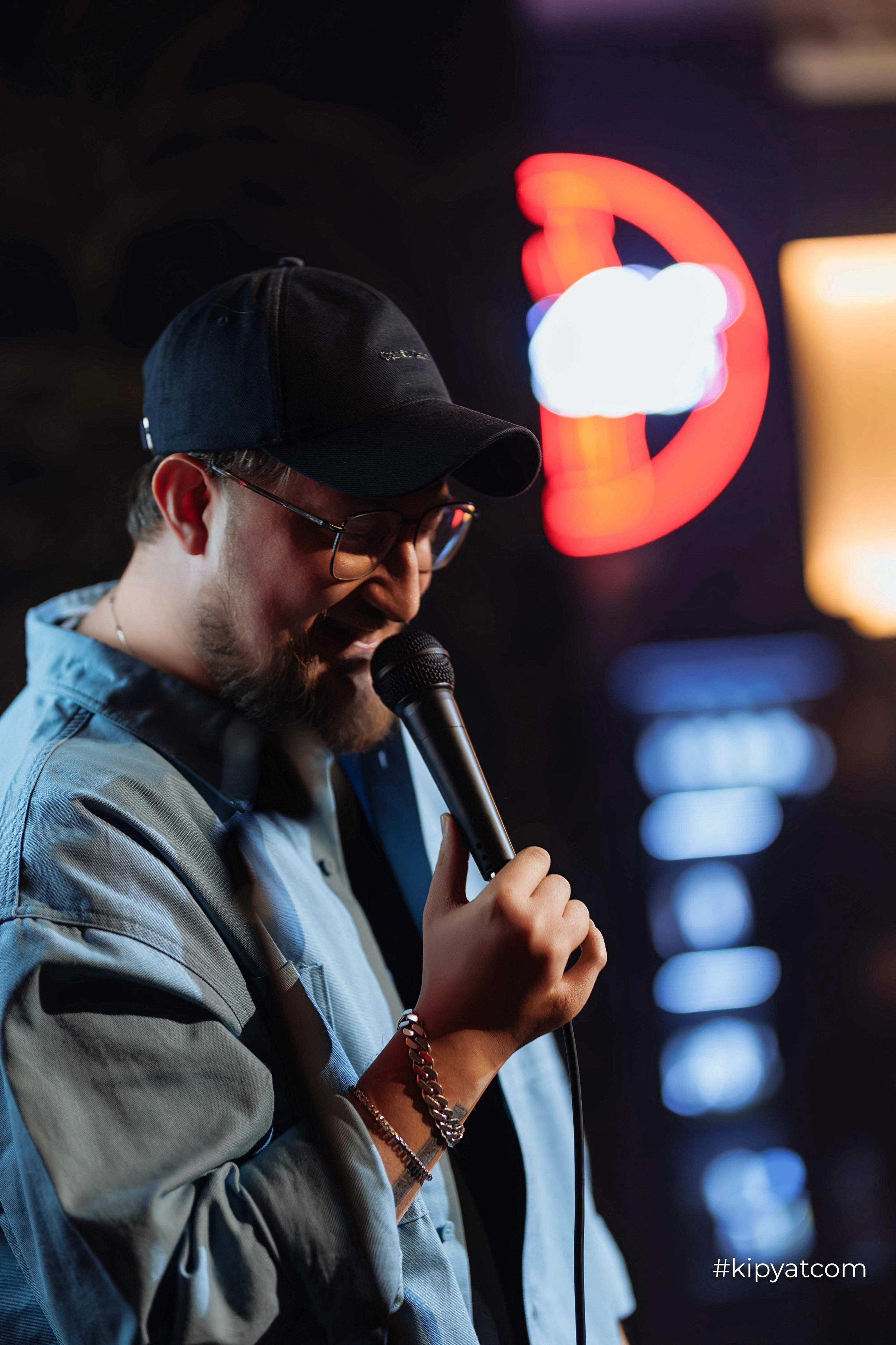 Сольный стендап концерт Александра Меркуль