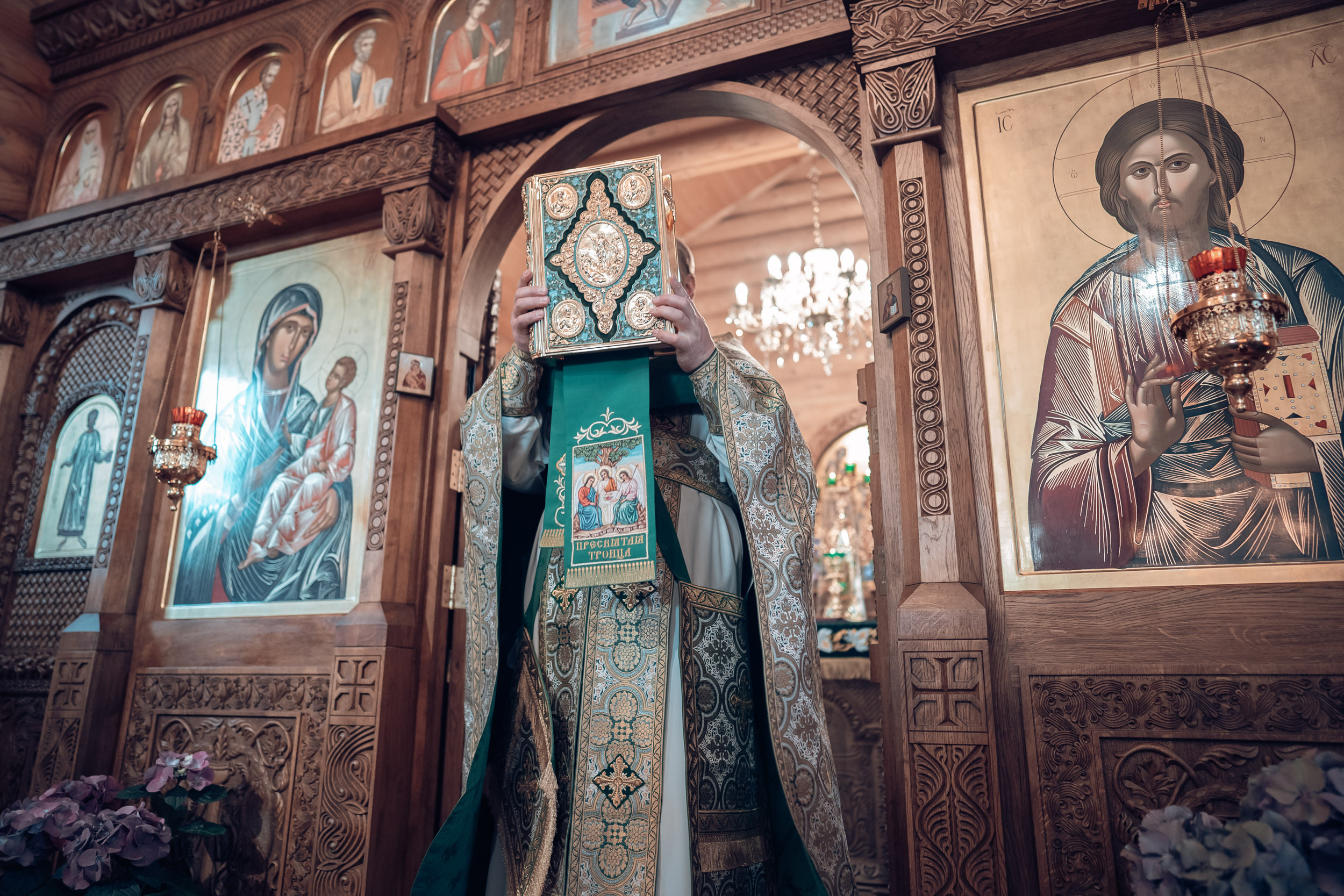 Праздник Святой Троицы в храме Прп. Сергия Радонежского г. Севастополь. Церковный фотограф Севастополь