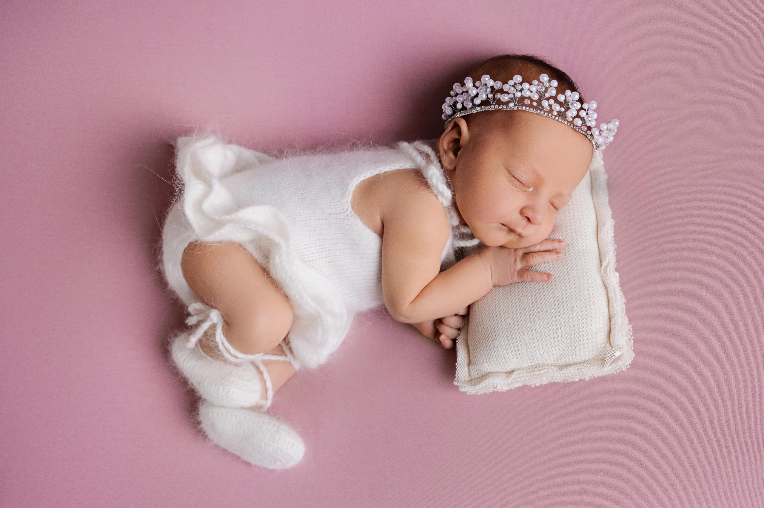 Newborn girl. Фотограф новорожденных малышей в Санкт-Петербурге