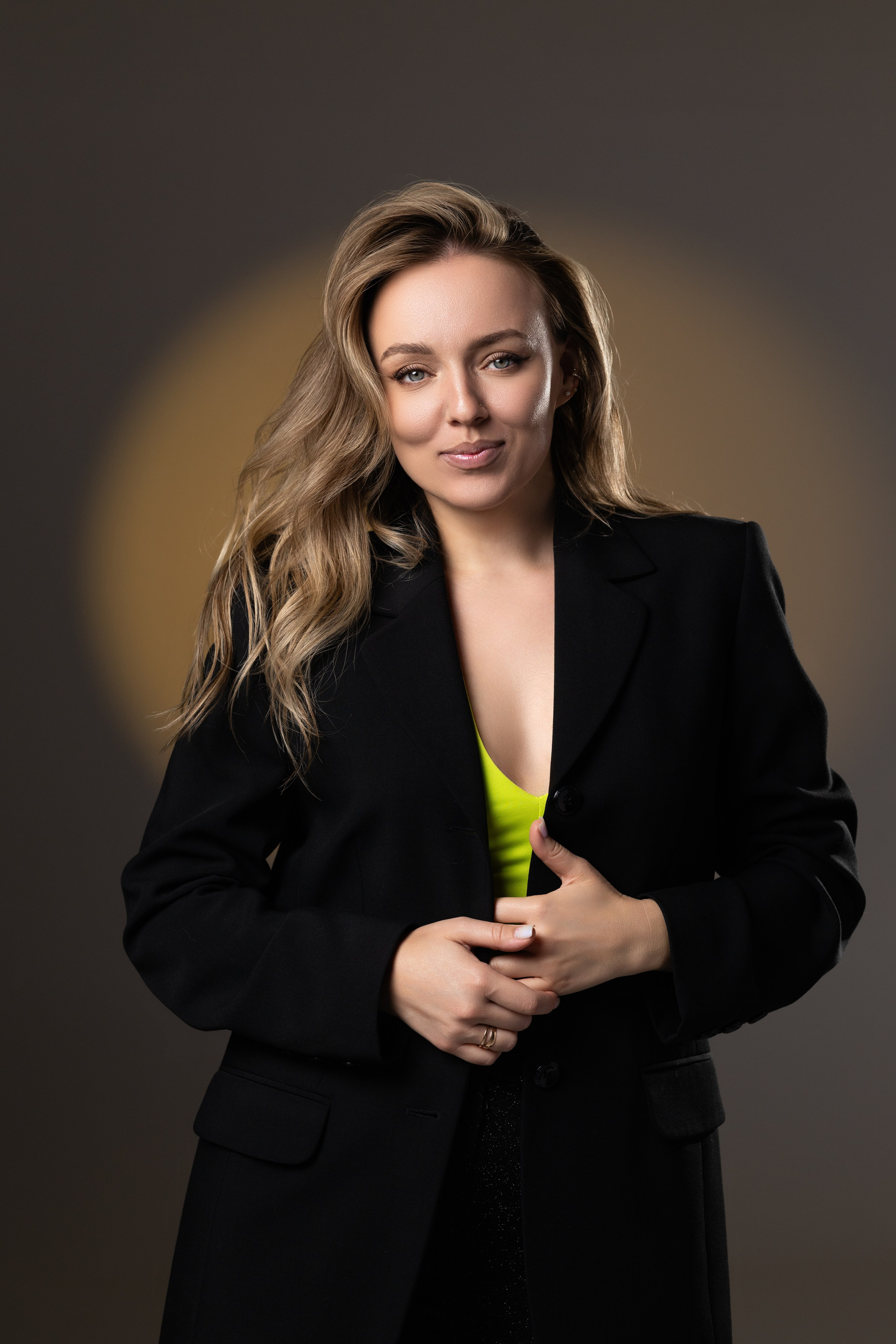 Цветной свет и фигуры. Фотограф Минск