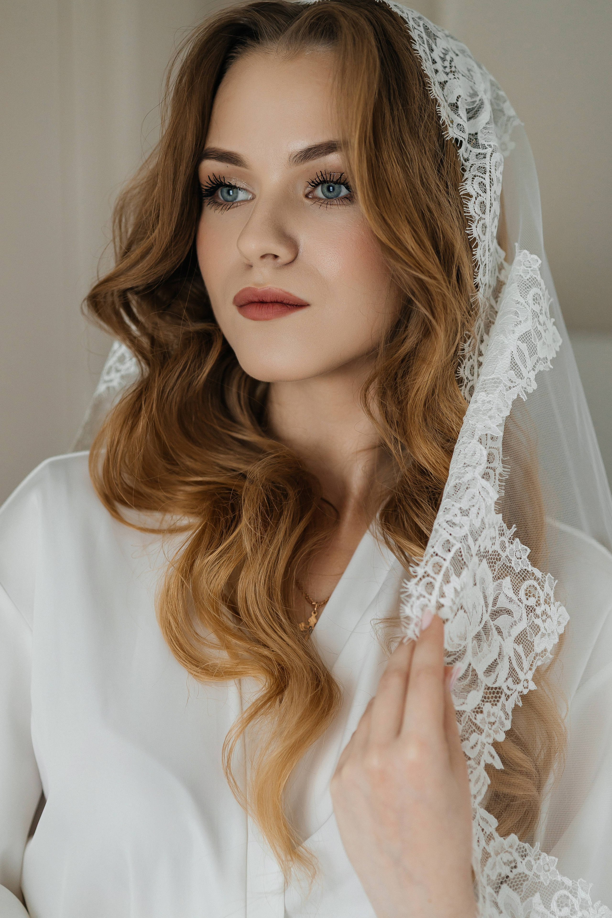 Роскошное утро пары в номере отеля. Олег Сверчков | Свадебный фотограф Вологда