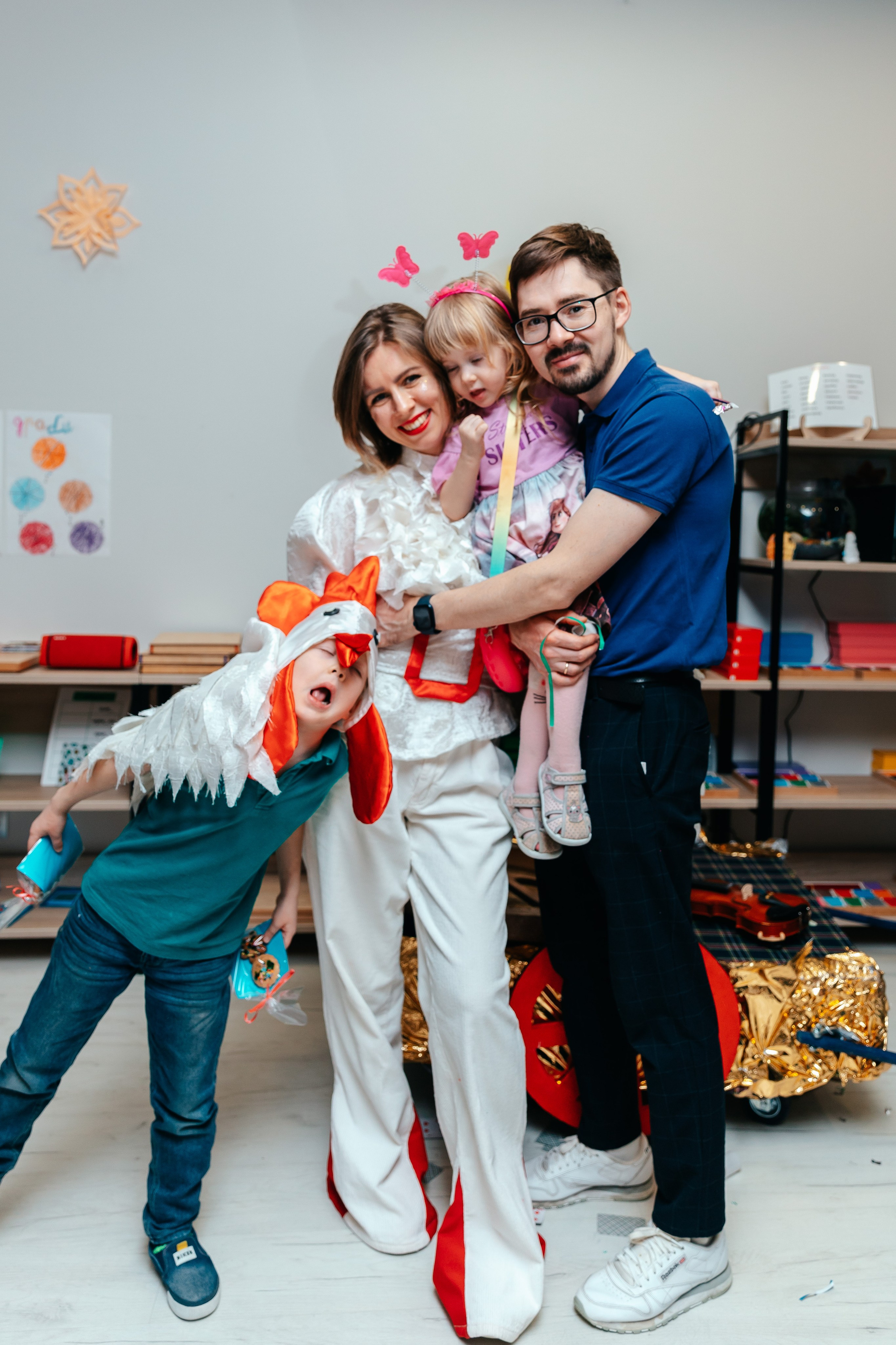 Новогодний утренник в Монтессори-школе. Семейный lifestyle фотограф в Санкт-Петербурге Людмила Пахомова