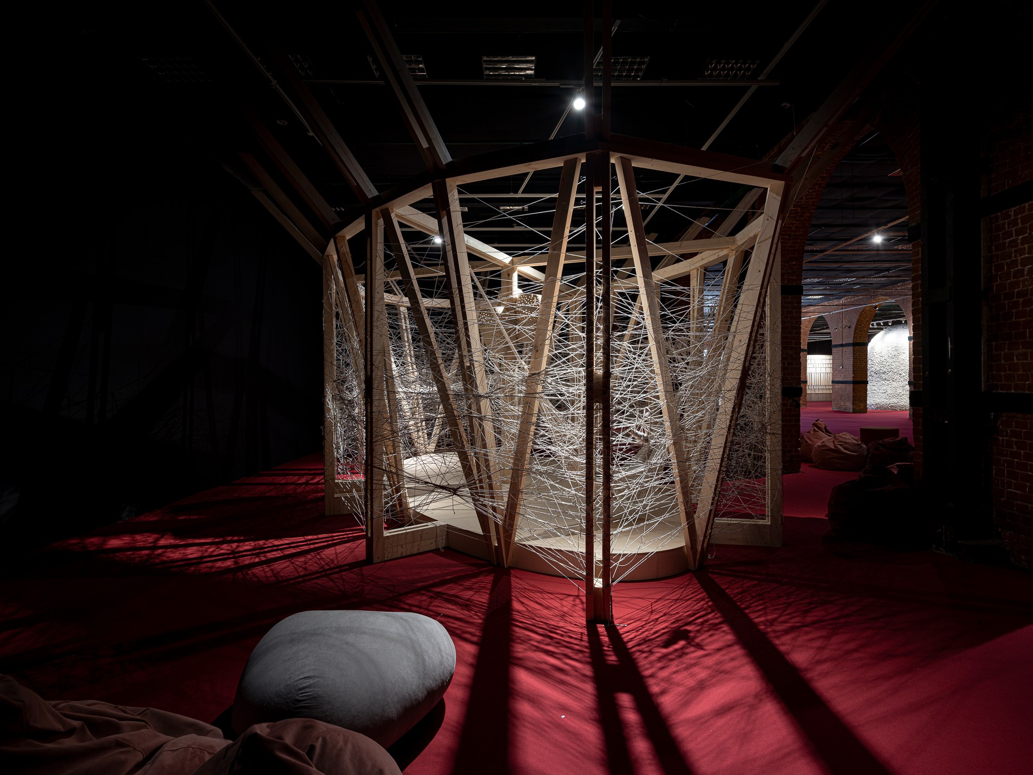 Плести кокон, СПИЧ, Музей москвы 2025. Фотограф Василий Буланов