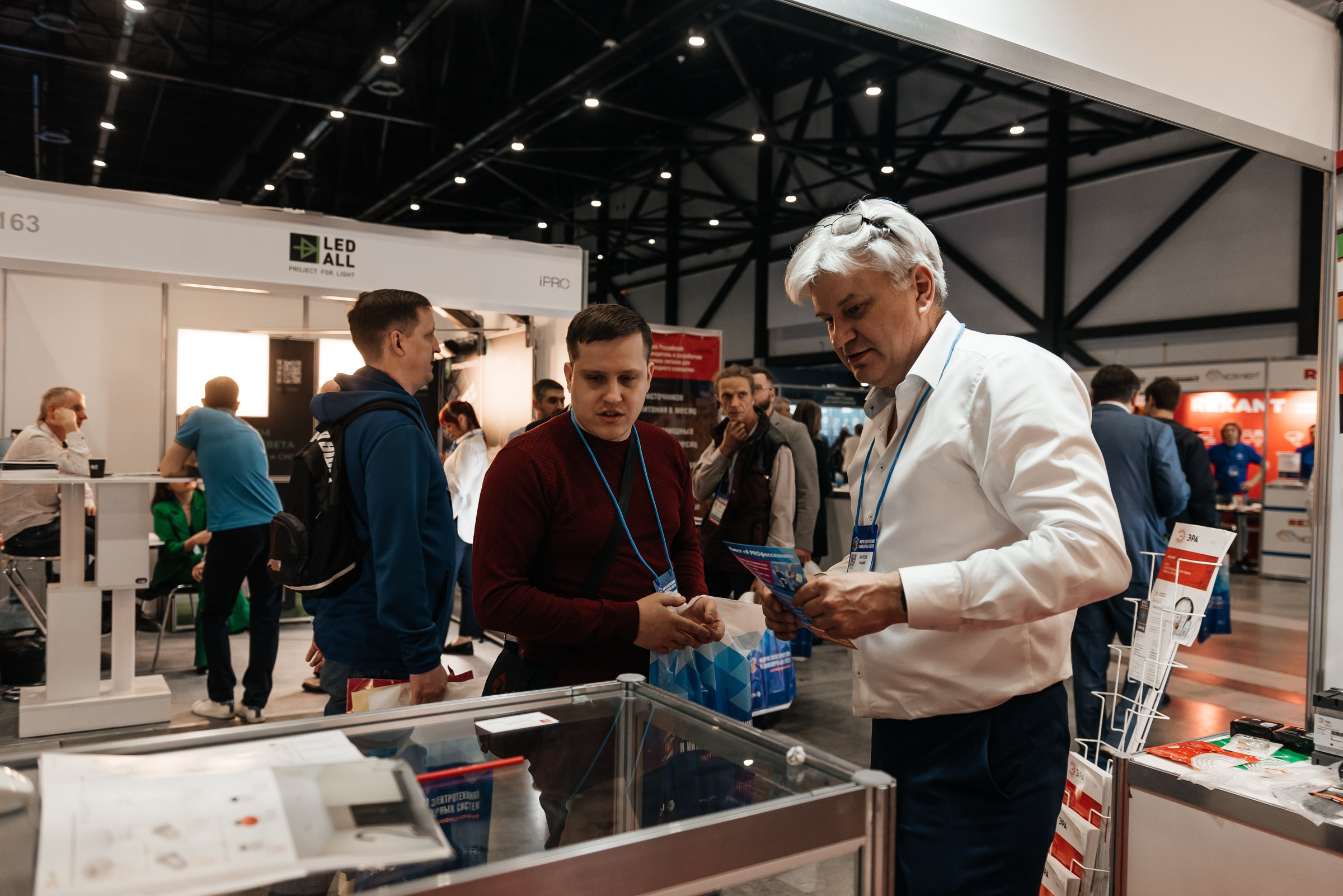 Репортажная съёмка на форуме ЭТМ. Свадебный фотограф в Санкт-Петербурге Венера Ахметова