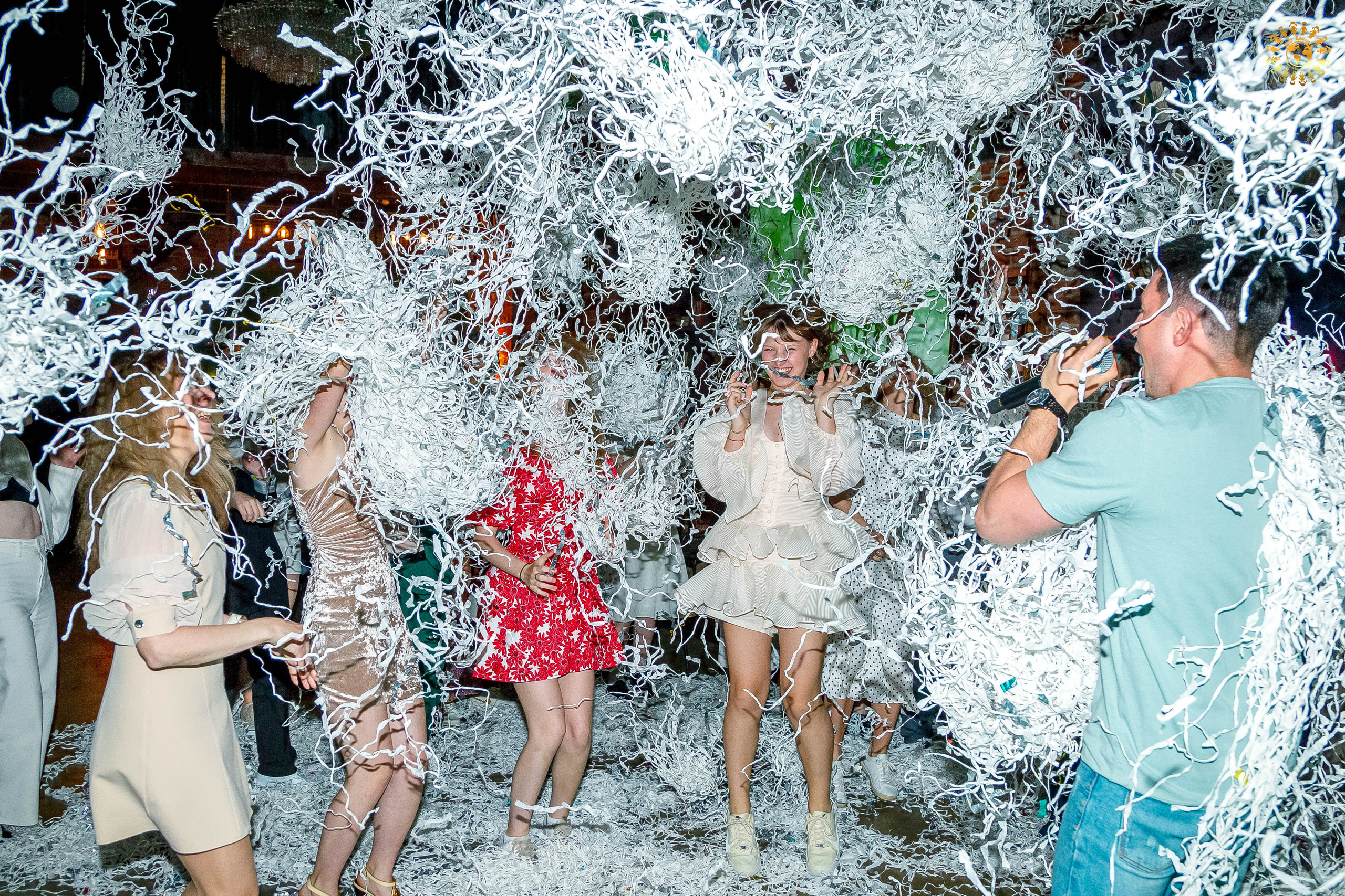 Выпускной 2023 (Школа 548; 9 Ж класс) AG Loft «Библиотека», Москва. Репортажная съемка в Москве и области. Анималистика