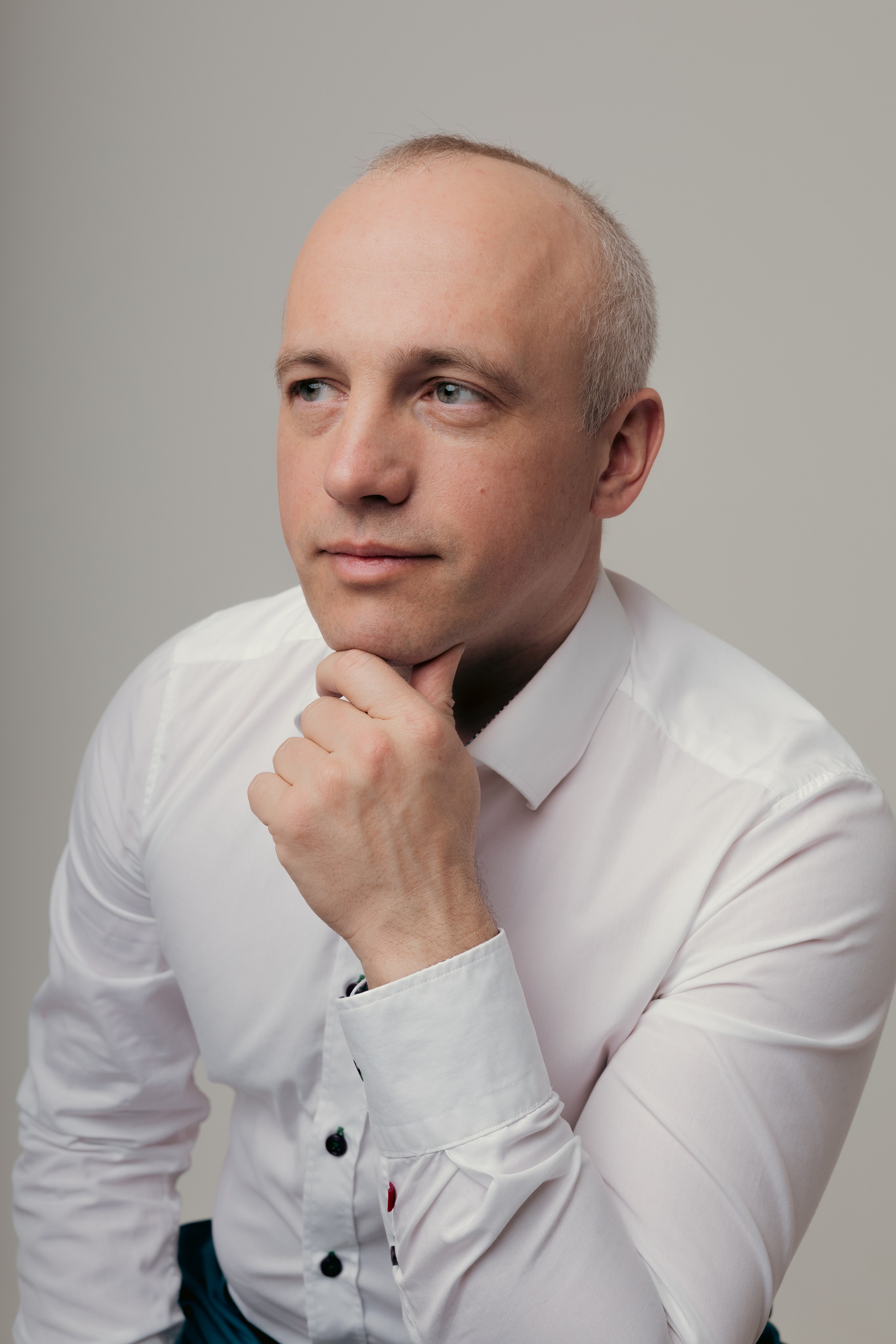 Наталья с семьей. Фотограф Julia Milton | Портреты, съемки для маркетплейсов, лавстори, съёмка беременности в Санкт-Петербурге. Обучение фотографии в Спб очно