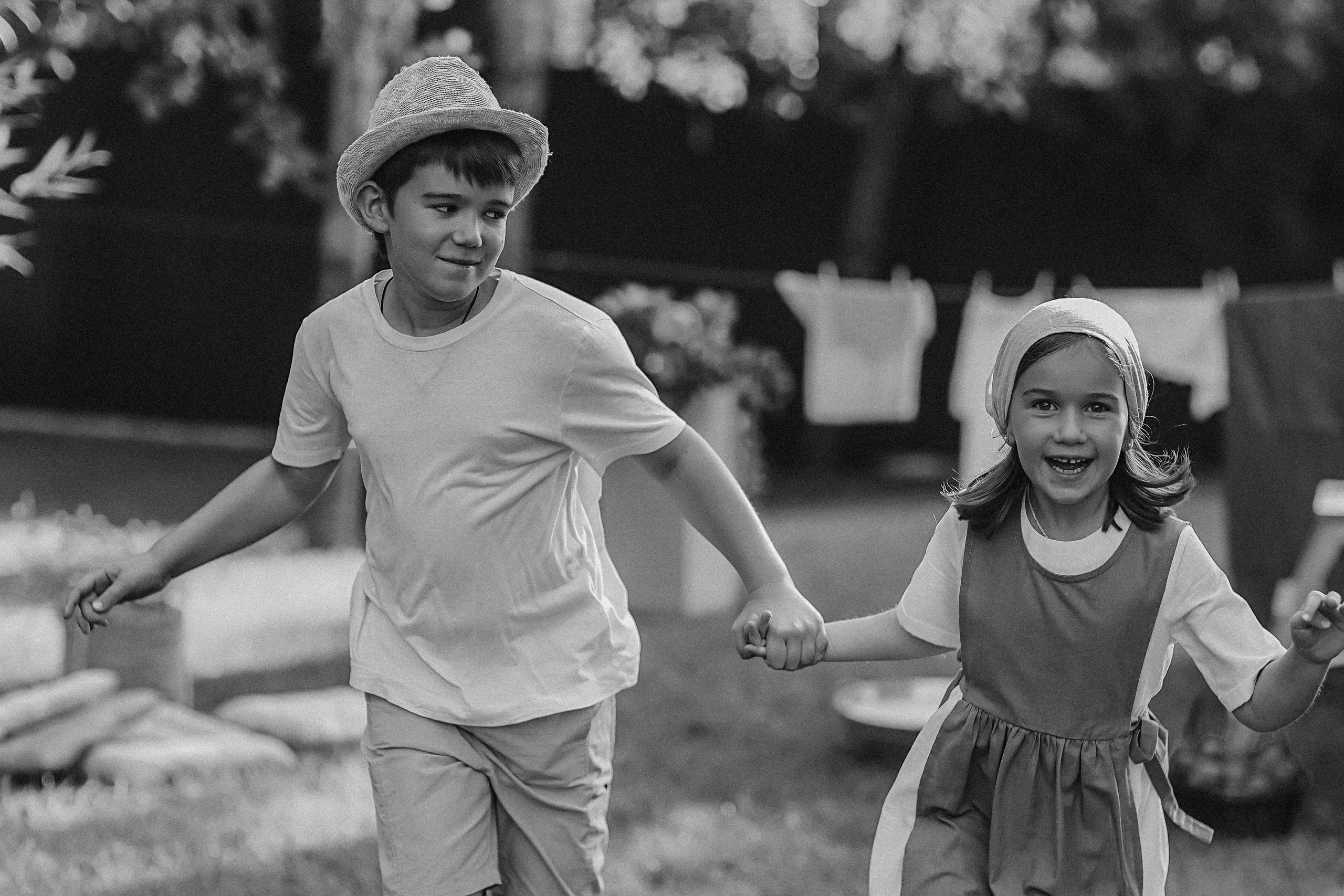 Стирка у дома. Семейный фотограф Тюмень, фотограф на роды Салмина Мария