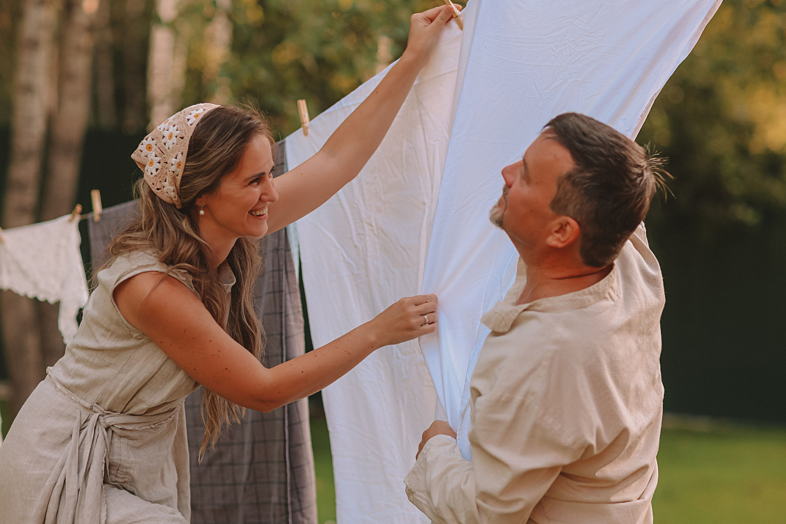 Стирка у дома. Семейный фотограф Тюмень, фотограф на роды Салмина Мария