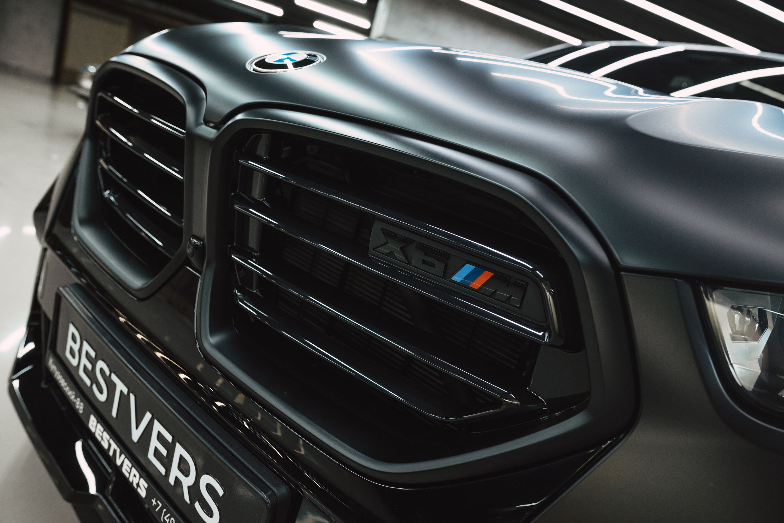 BMW X6M матовый. DeLorein