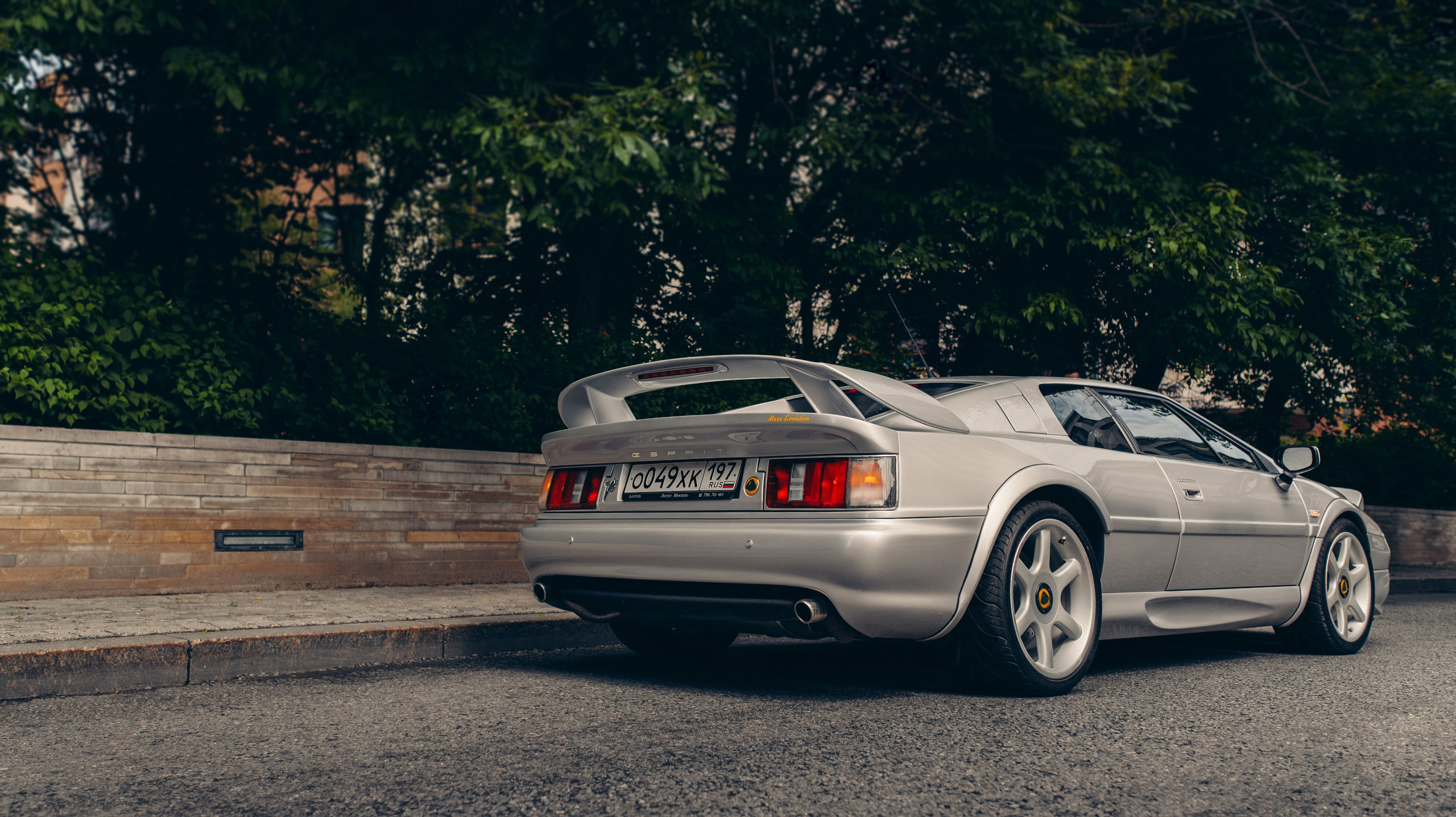 Lotus Esprit V8 lotuscars.ru. DeLorein