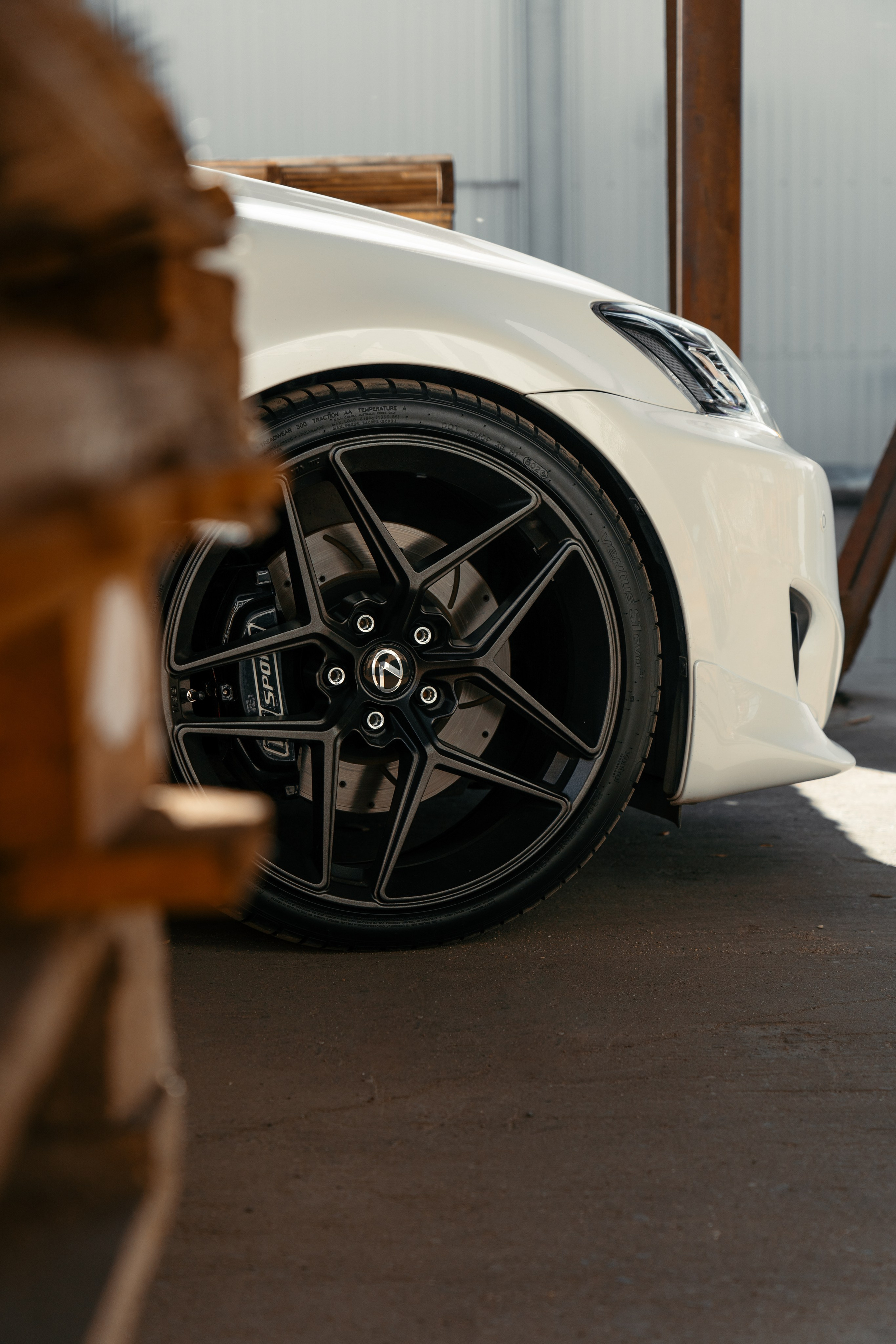 Lexus is250 sd_mov. DeLorein