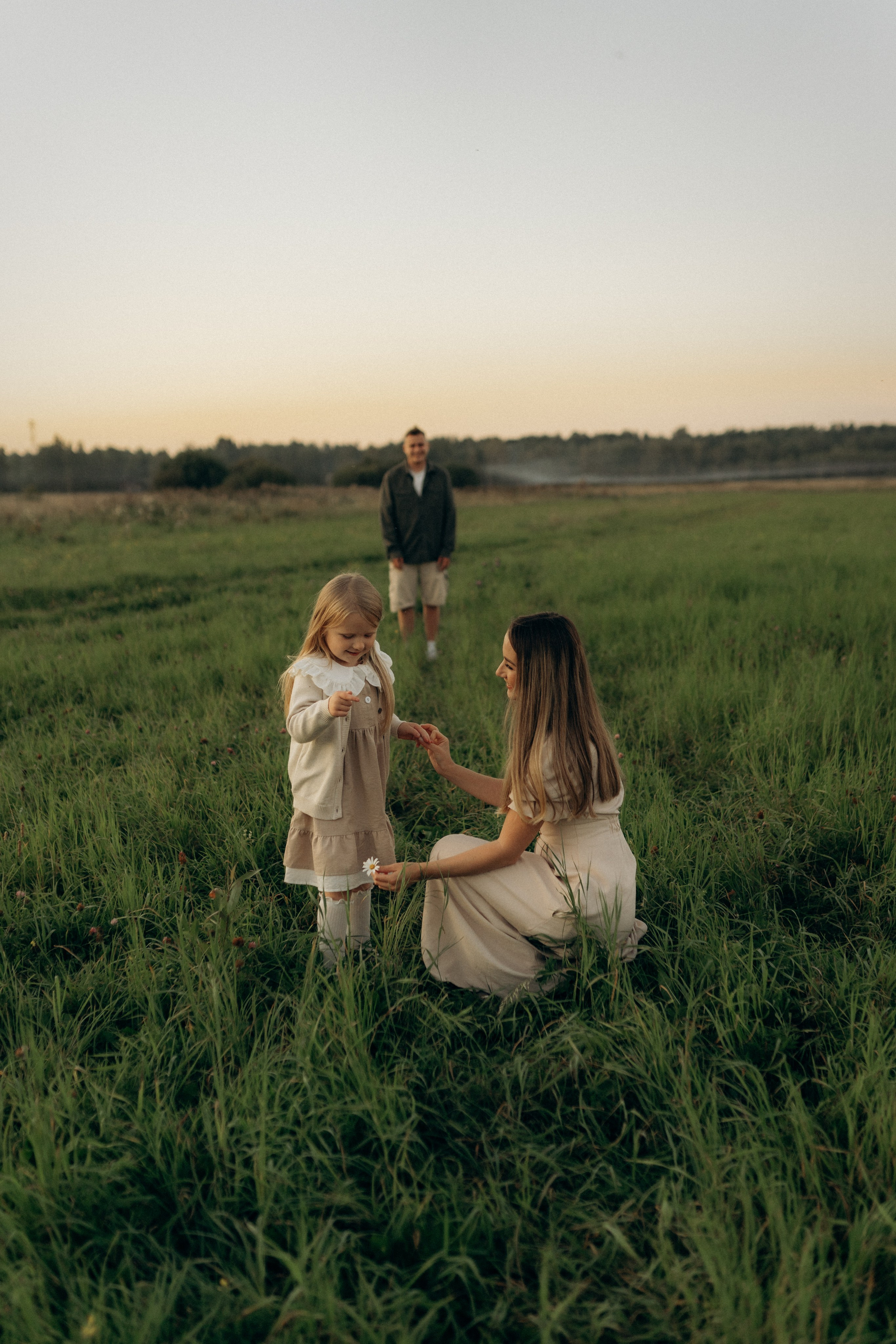 Летний вечер в поле. Семейный lifestyle фотограф в Москве Рената Рафикова