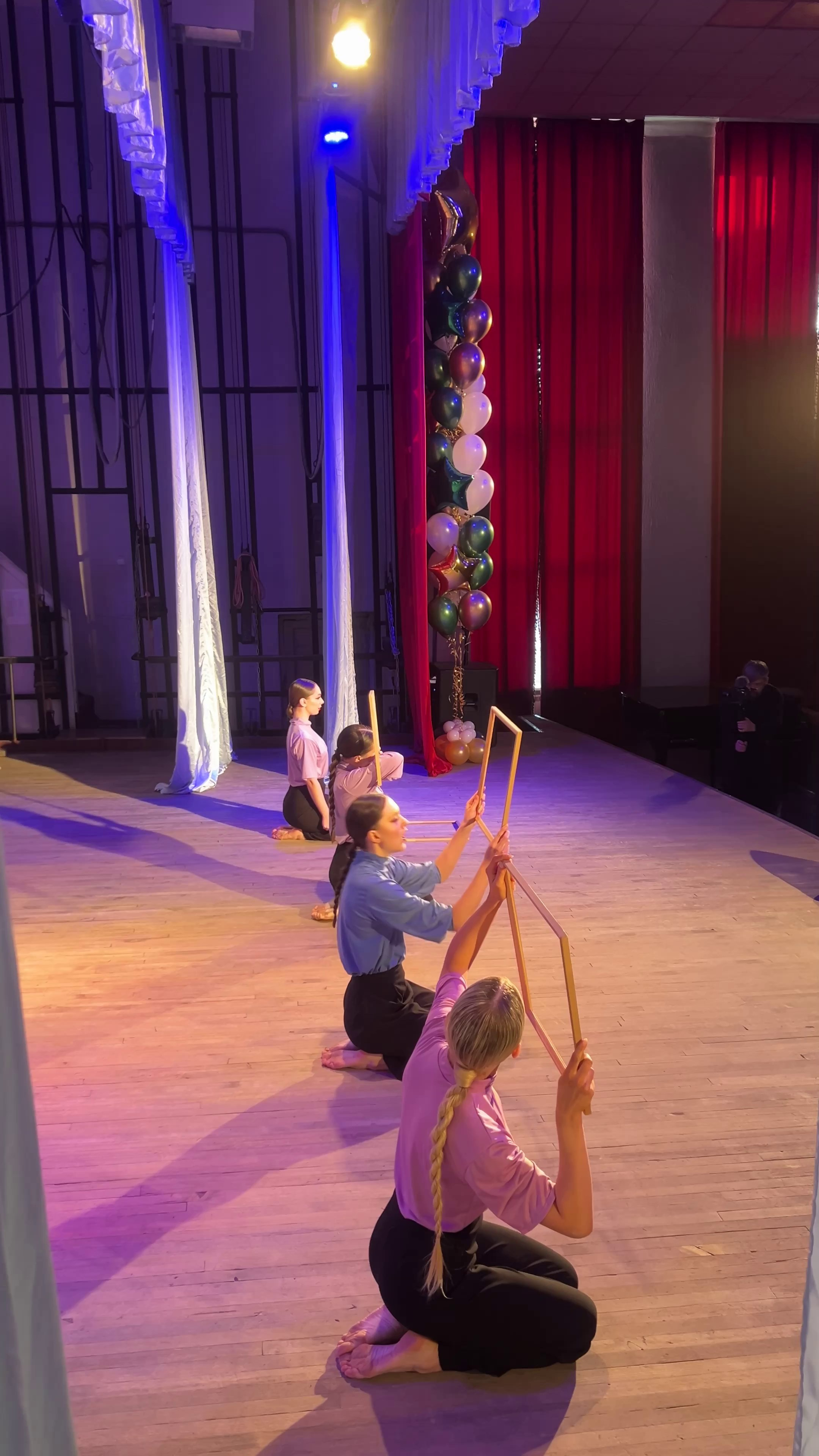 Церемония награждения программы спортивного образования «Вершина». Танцевальная шоу-группа «GRANAT»