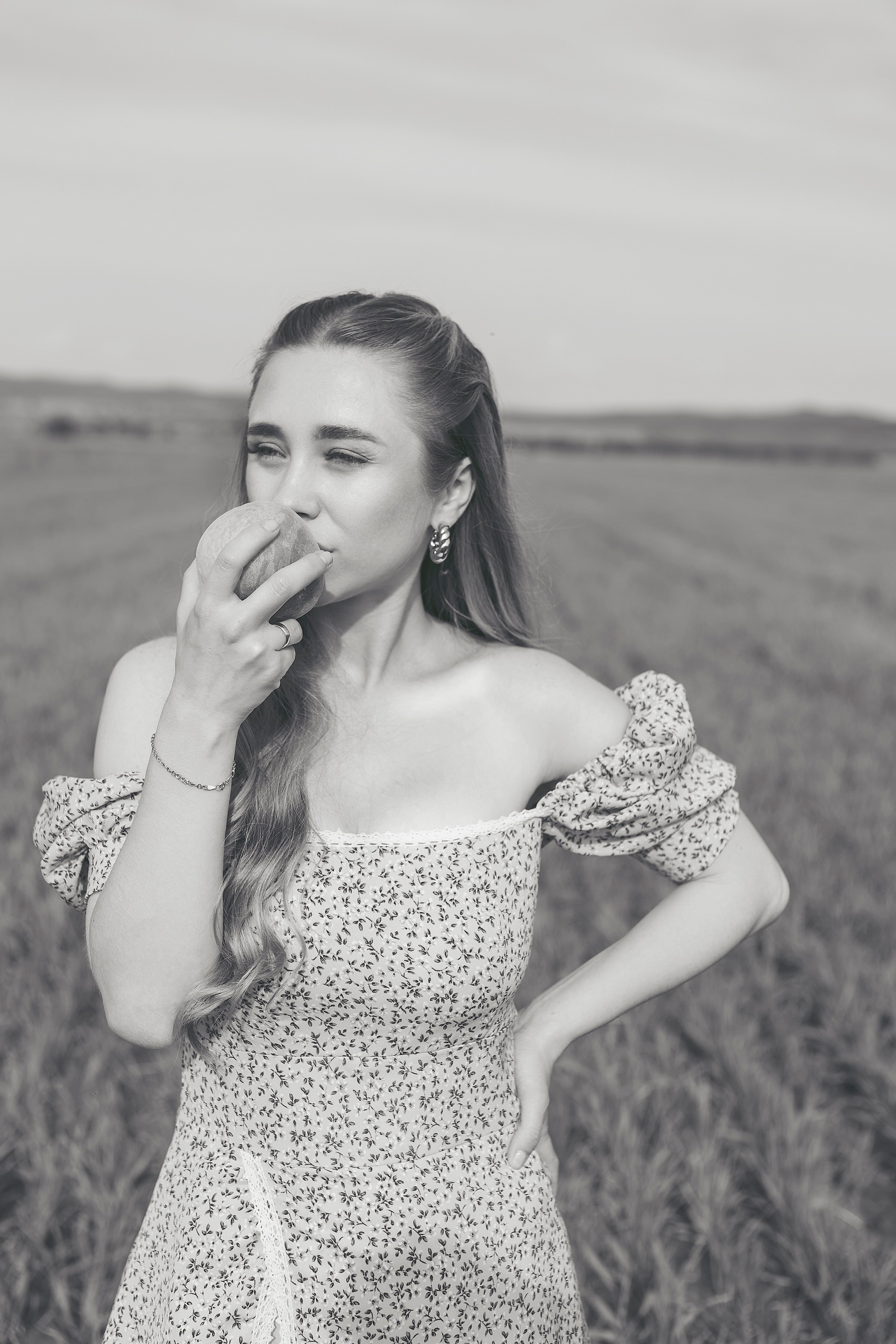 Надя и персики. Фотограф Лесозаводск/Хабаровск